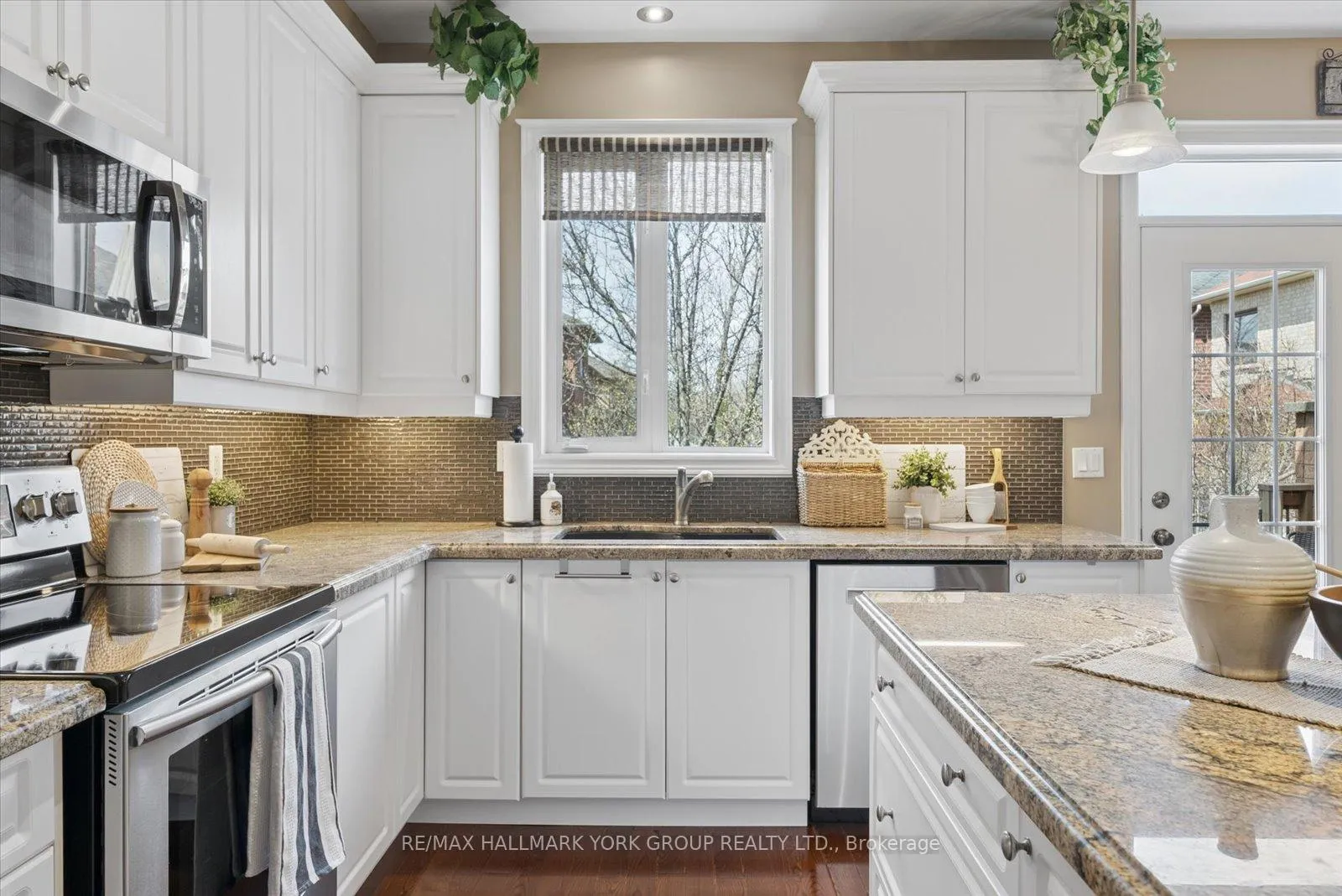 Photo 6 of 202 Duskywing Way, Oakville, Bronte — HOMEH