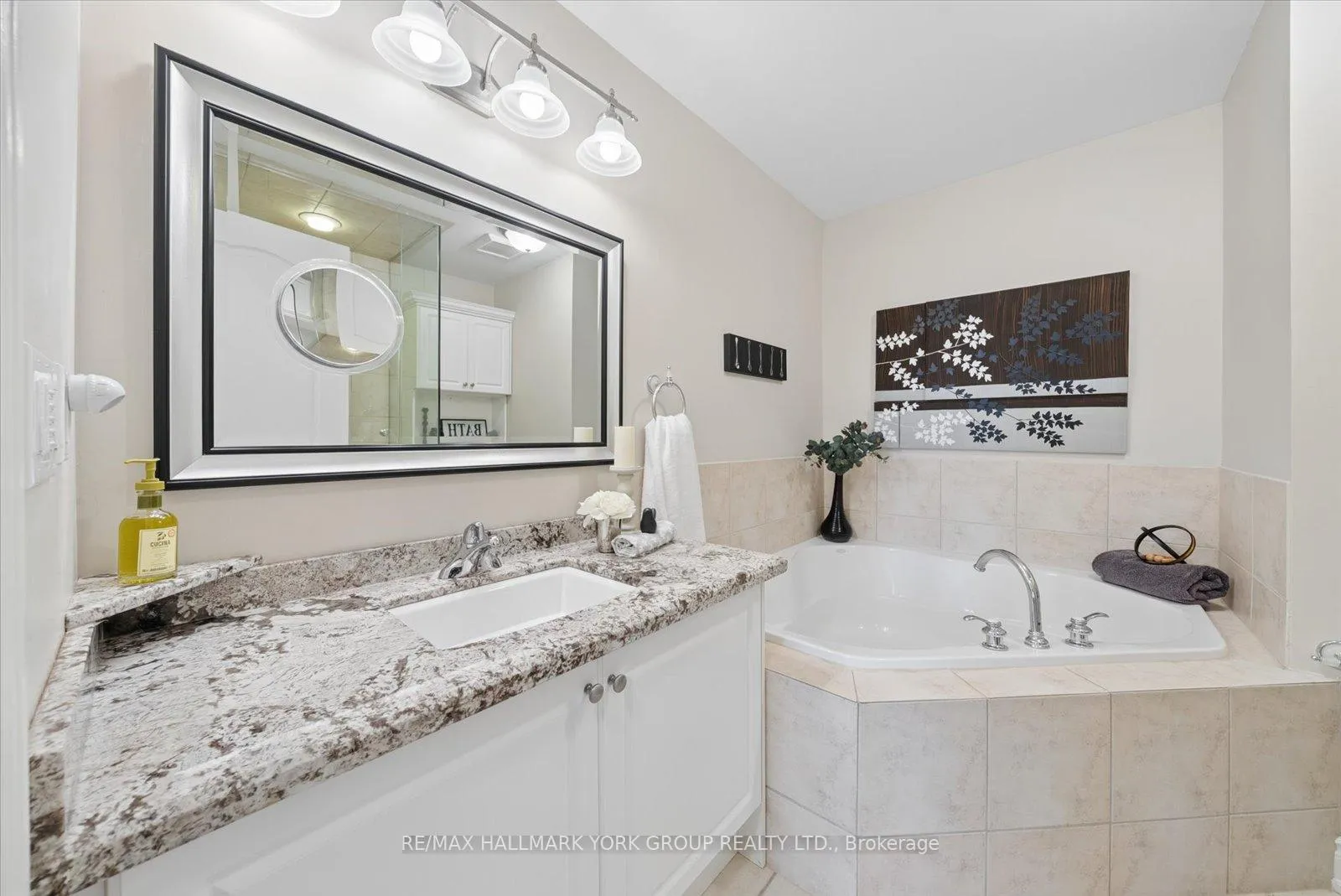 Photo 16 of 202 Duskywing Way, Oakville, Bronte — HOMEH