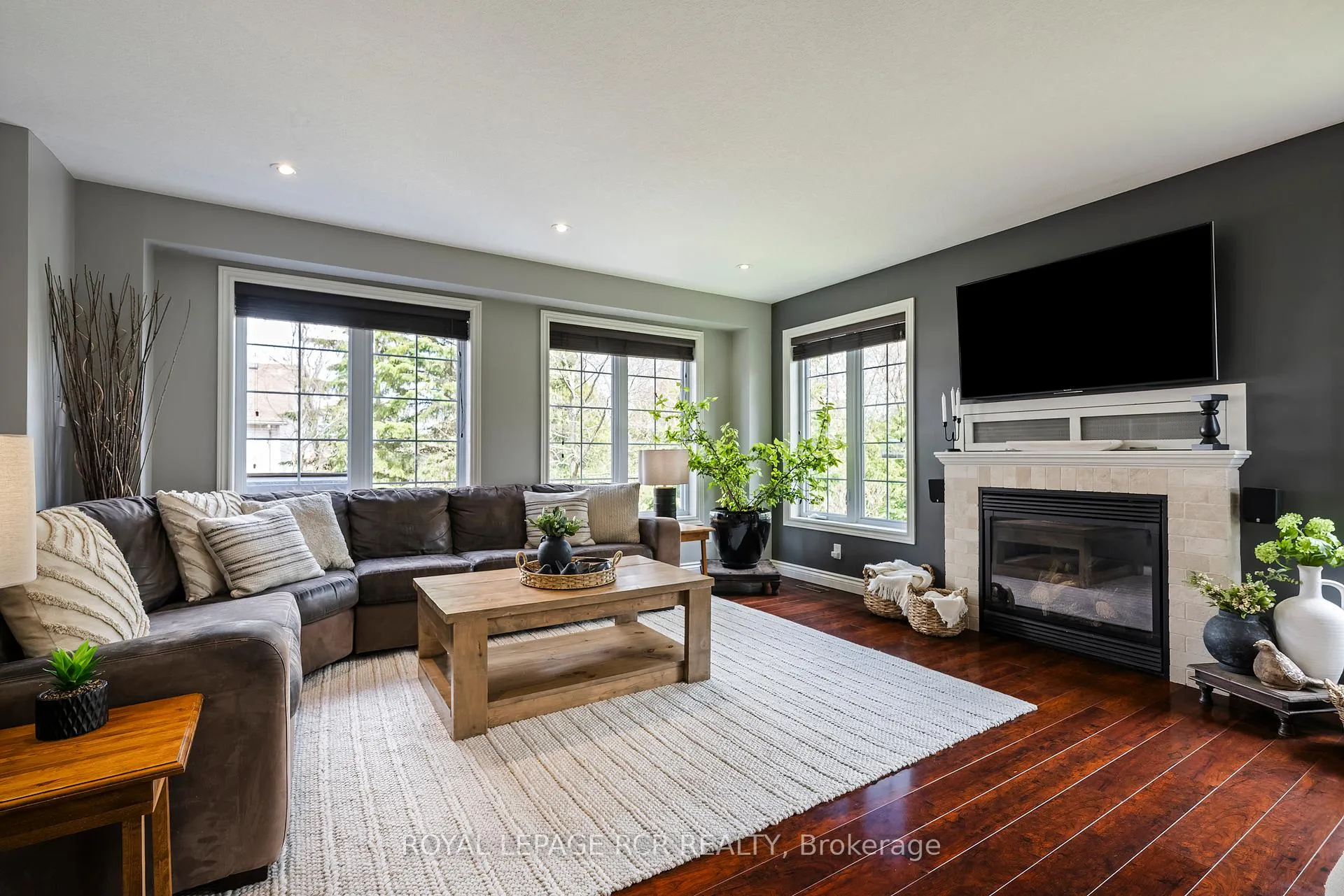 Photo 3 of 11 Sandringham Circle, Orangeville — HOMEH