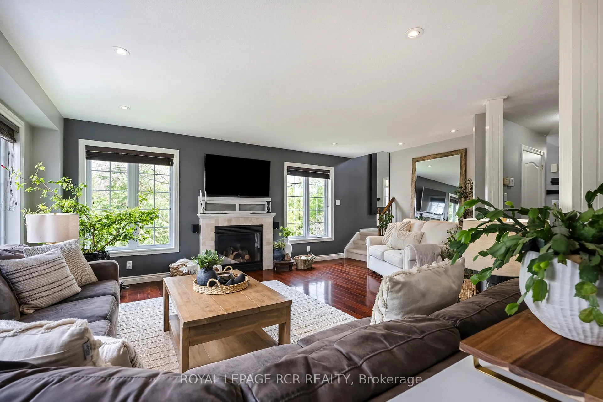 Photo 4 of 11 Sandringham Circle, Orangeville — HOMEH