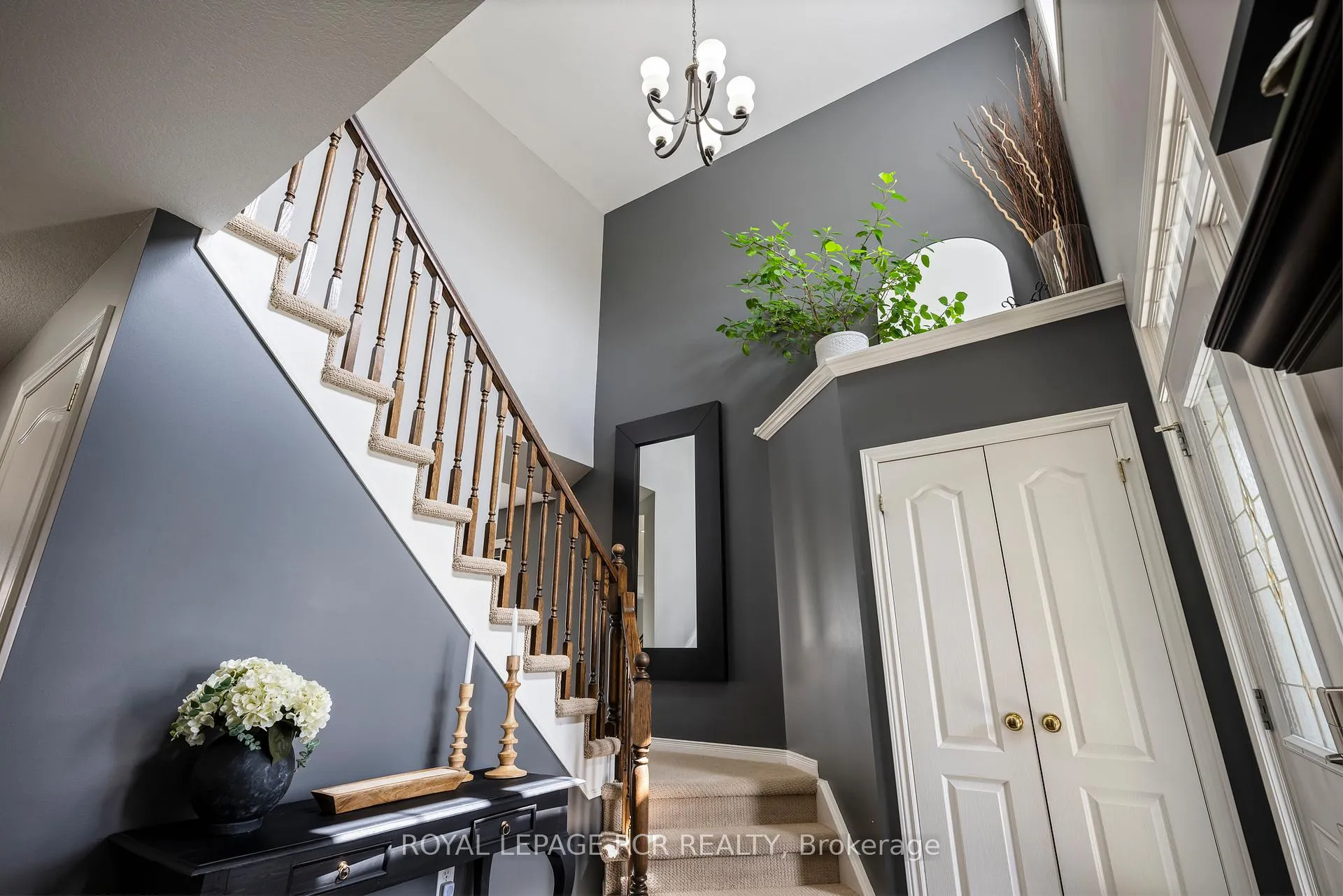 Photo 8 of 11 Sandringham Circle, Orangeville — HOMEH