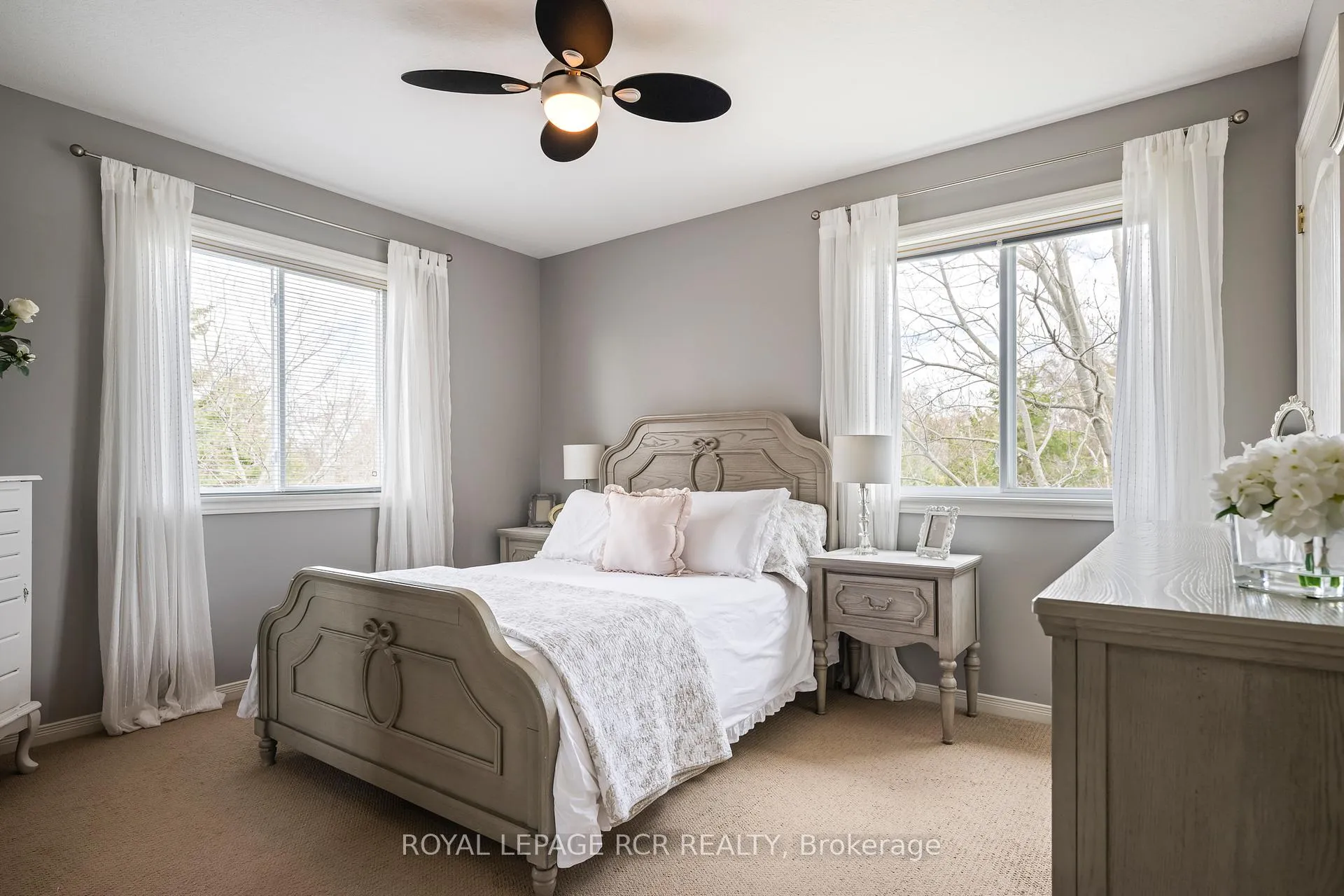 Photo 12 of 11 Sandringham Circle, Orangeville — HOMEH