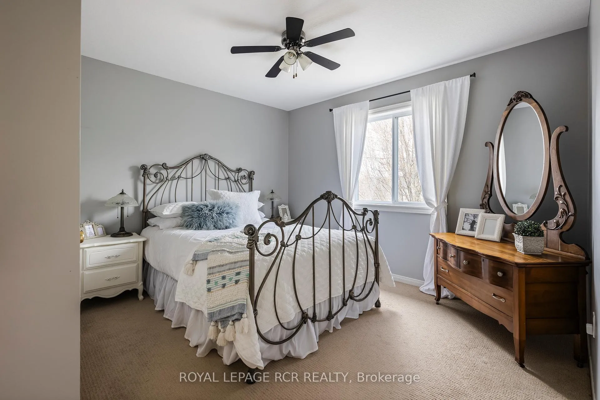 Photo 13 of 11 Sandringham Circle, Orangeville — HOMEH