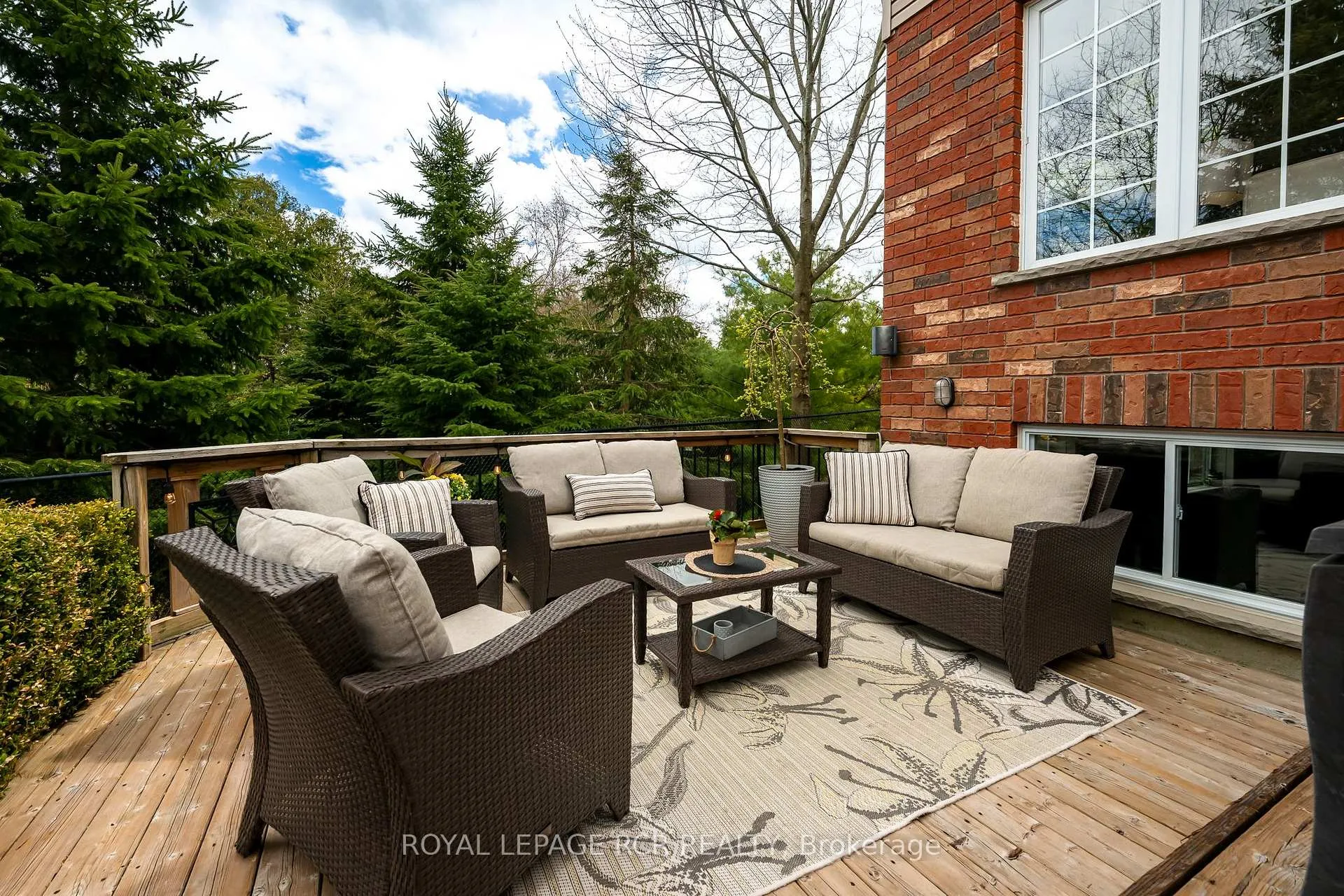 Photo 14 of 11 Sandringham Circle, Orangeville — HOMEH