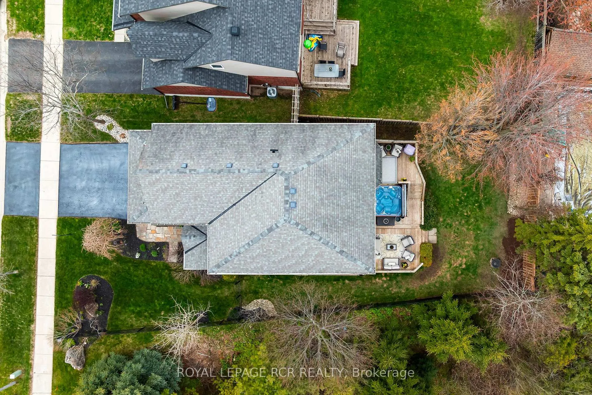 Photo 16 of 11 Sandringham Circle, Orangeville — HOMEH