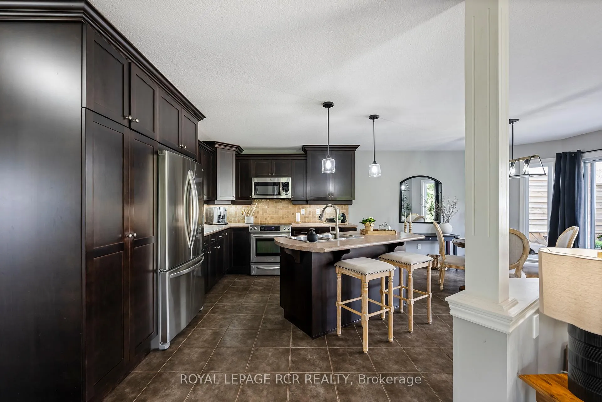 Photo 18 of 11 Sandringham Circle, Orangeville — HOMEH