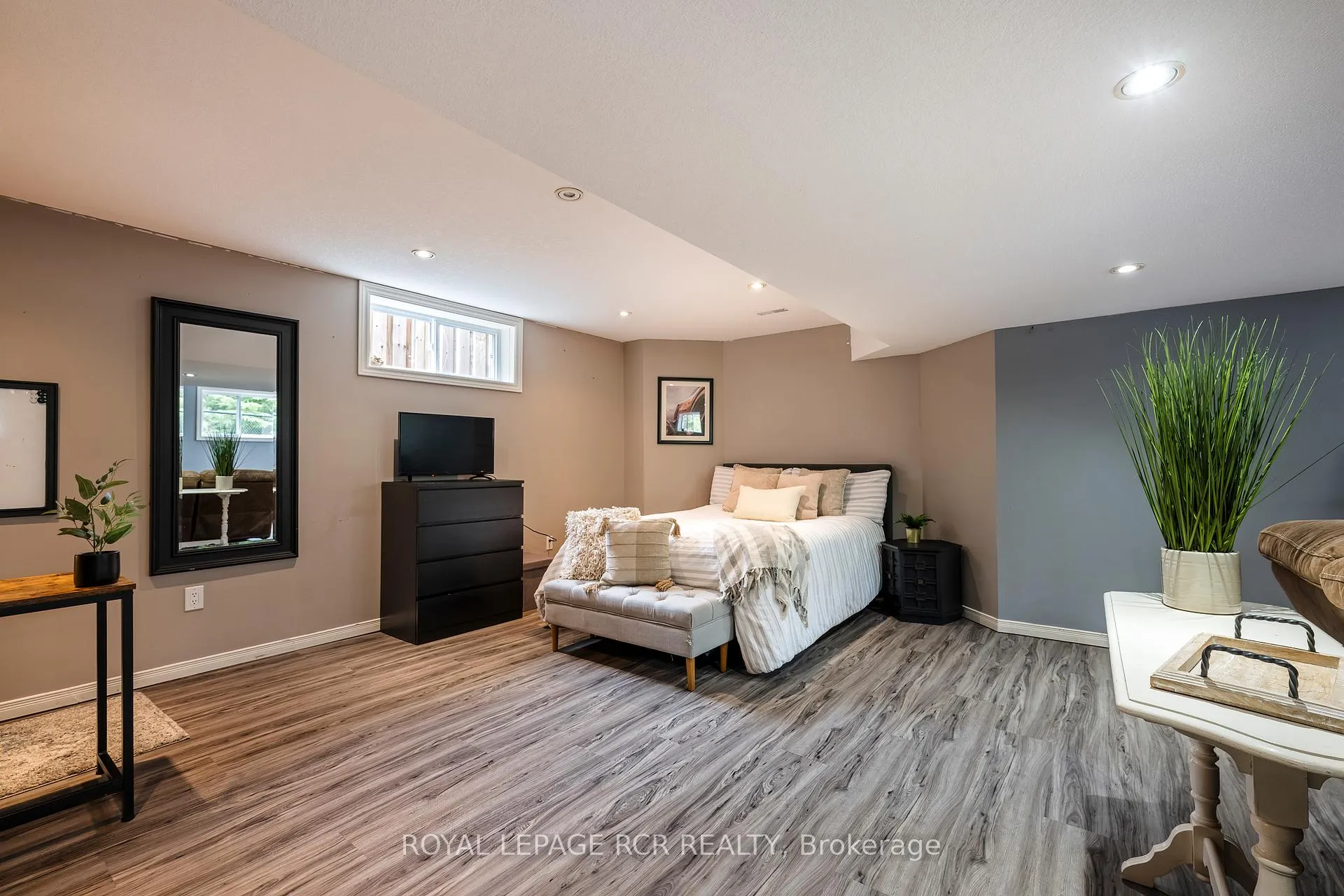 Photo 20 of 11 Sandringham Circle, Orangeville — HOMEH