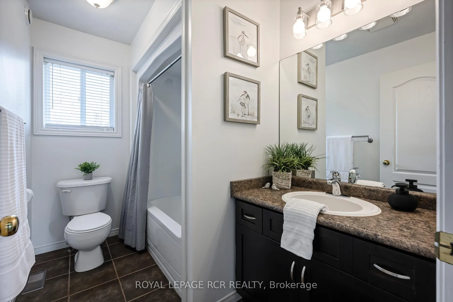Photo 23 of 11 Sandringham Circle, Orangeville — HOMEH