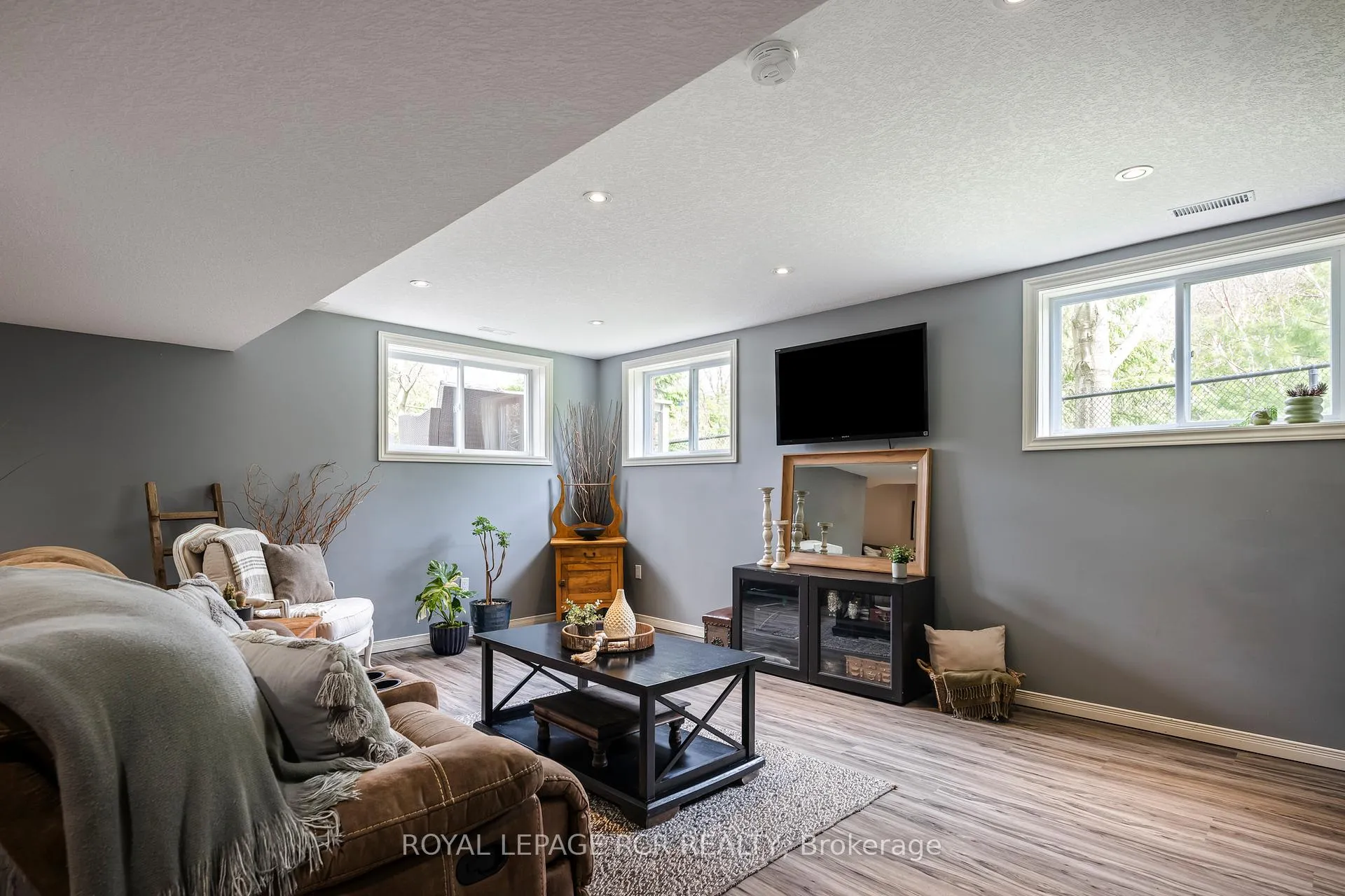 Photo 25 of 11 Sandringham Circle, Orangeville — HOMEH