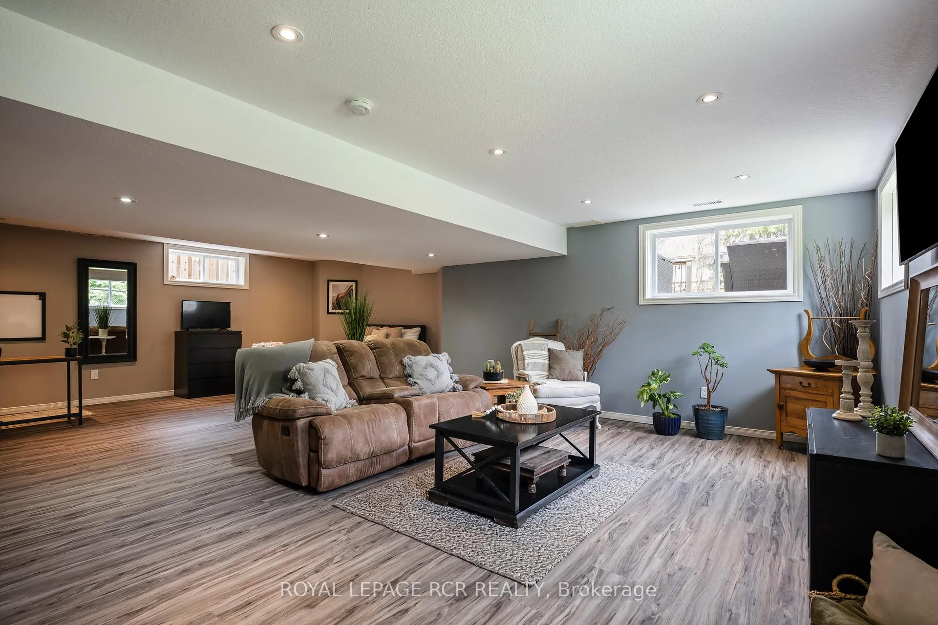 Photo 26 of 11 Sandringham Circle, Orangeville — HOMEH