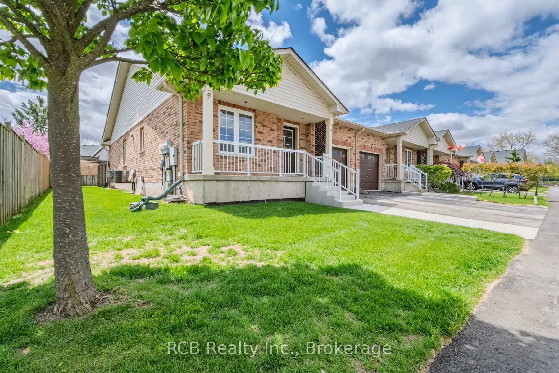Photo 3 of Unit 21, 54 Garden Avenue, Brantford, Echo Place — HOMEH
