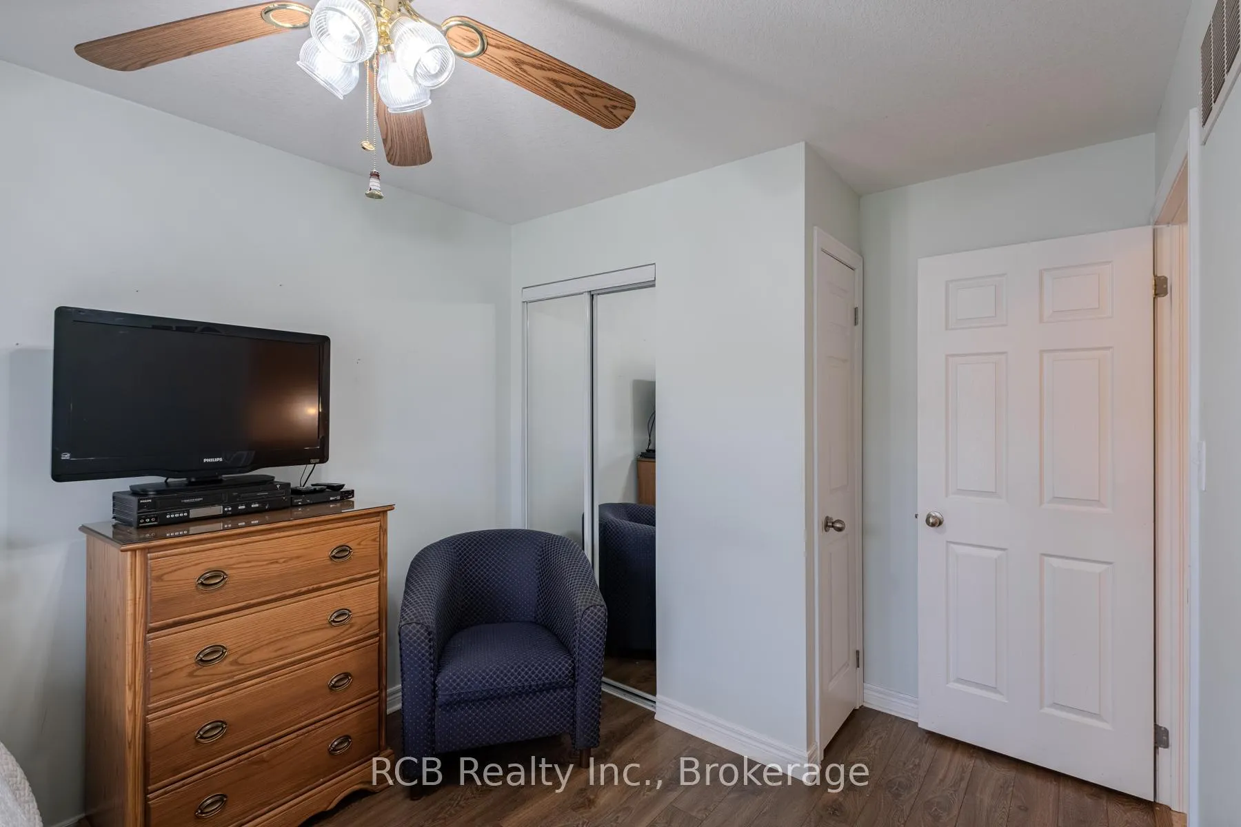 Photo 5 of Unit 21, 54 Garden Avenue, Brantford, Echo Place — HOMEH
