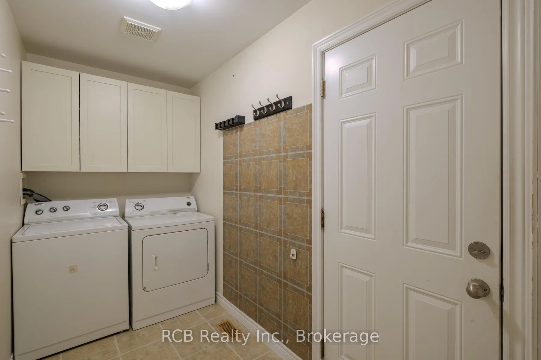 Photo 12 of Unit 21, 54 Garden Avenue, Brantford, Echo Place — HOMEH