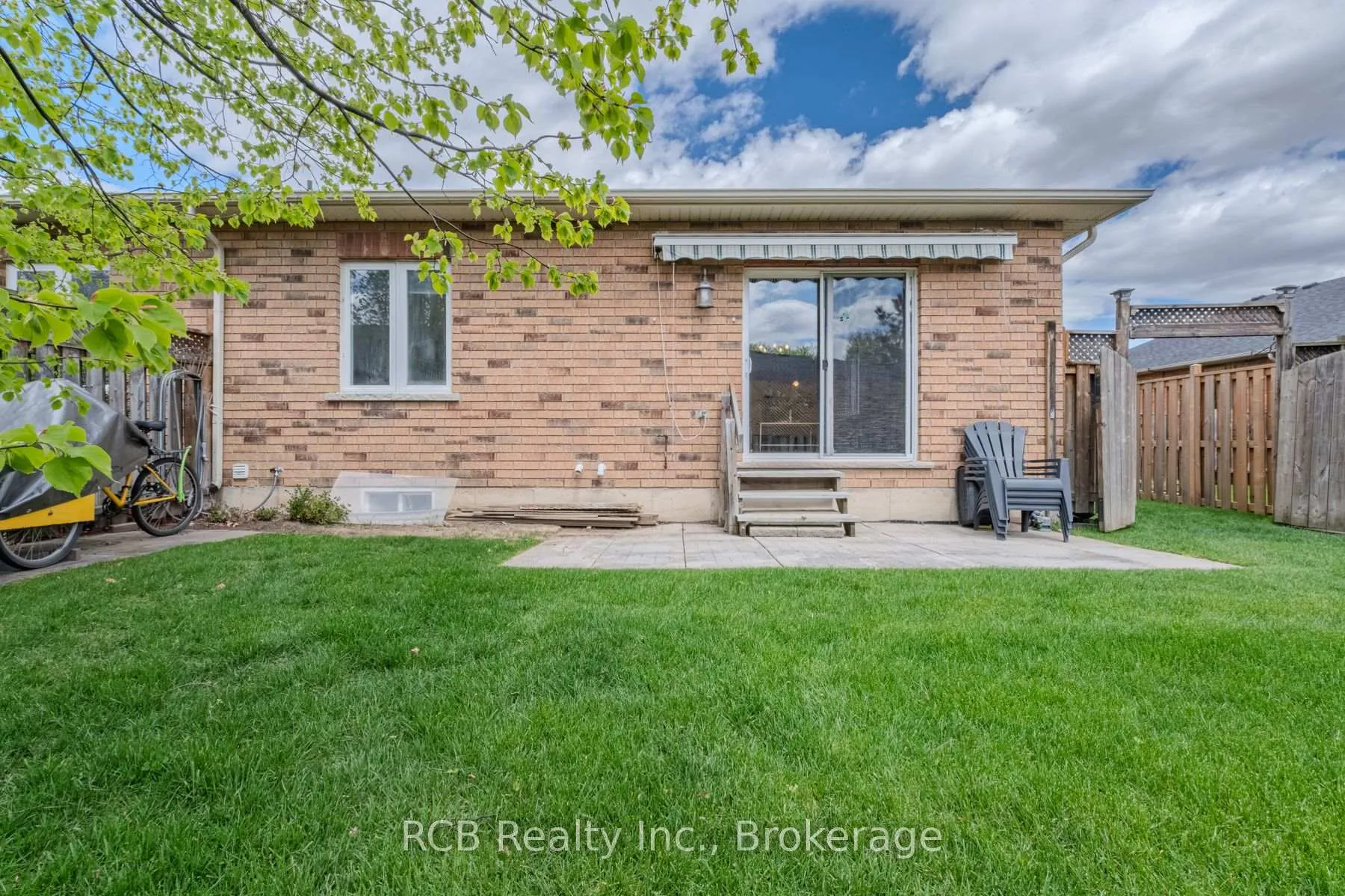 Photo 1 of Unit 21, 54 Garden Avenue, Brantford, Echo Place — HOMEH