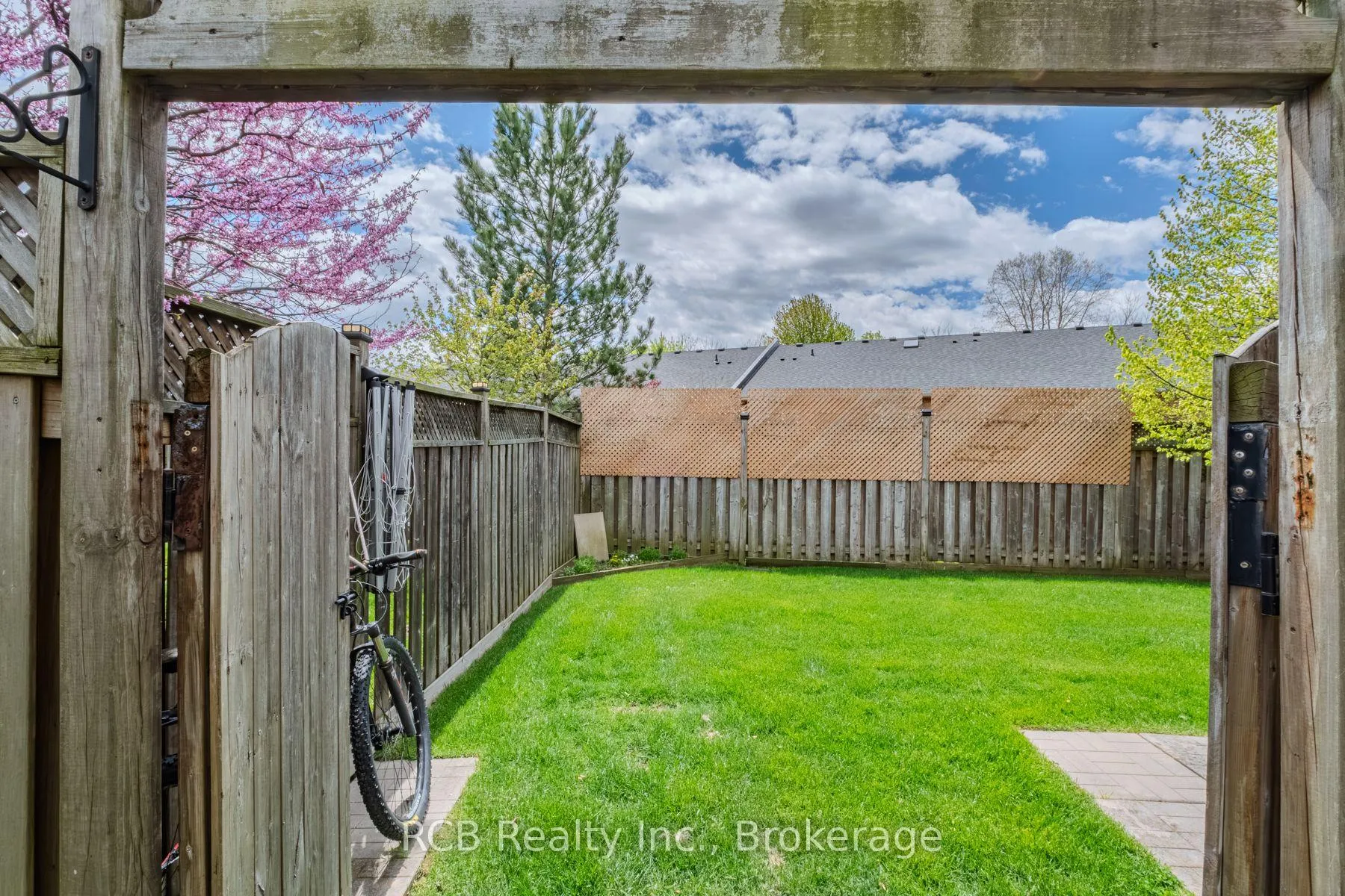 Photo 15 of Unit 21, 54 Garden Avenue, Brantford, Echo Place — HOMEH