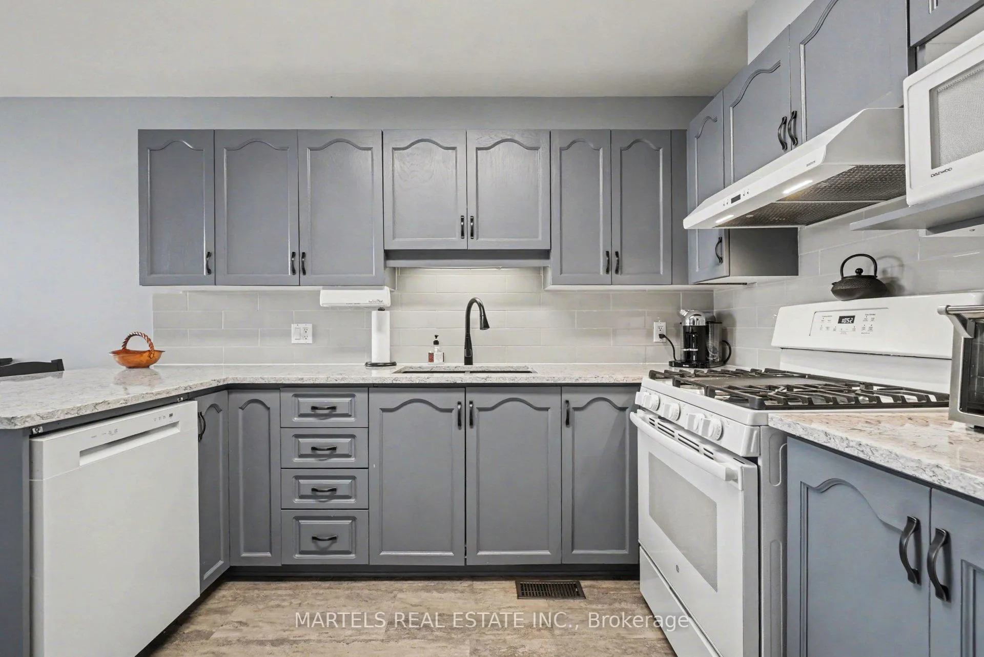 Photo 10 of 919 Markwick Crescent, Ottawa, Notting Hill/Summerside — HOMEH