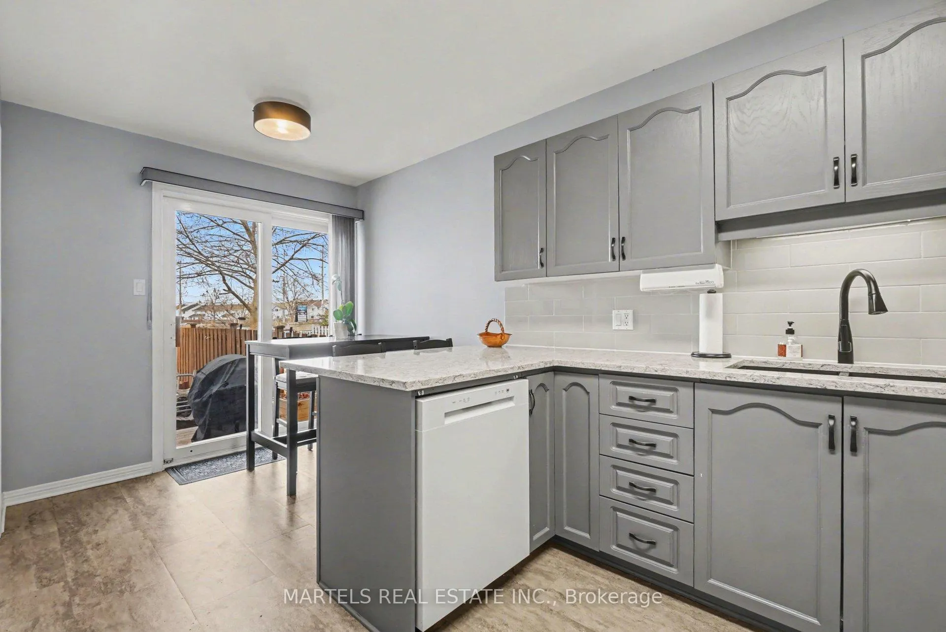 Photo 11 of 919 Markwick Crescent, Ottawa, Notting Hill/Summerside — HOMEH