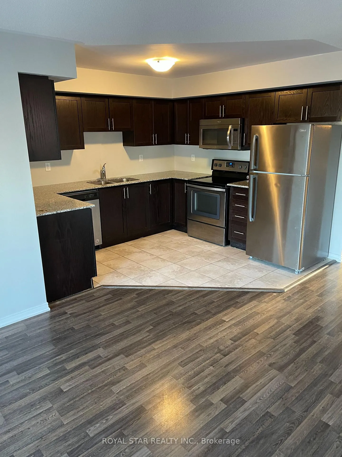 Photo 4 of Unit 1, 2484 Post Road, Oakville, River Oaks — HOMEH