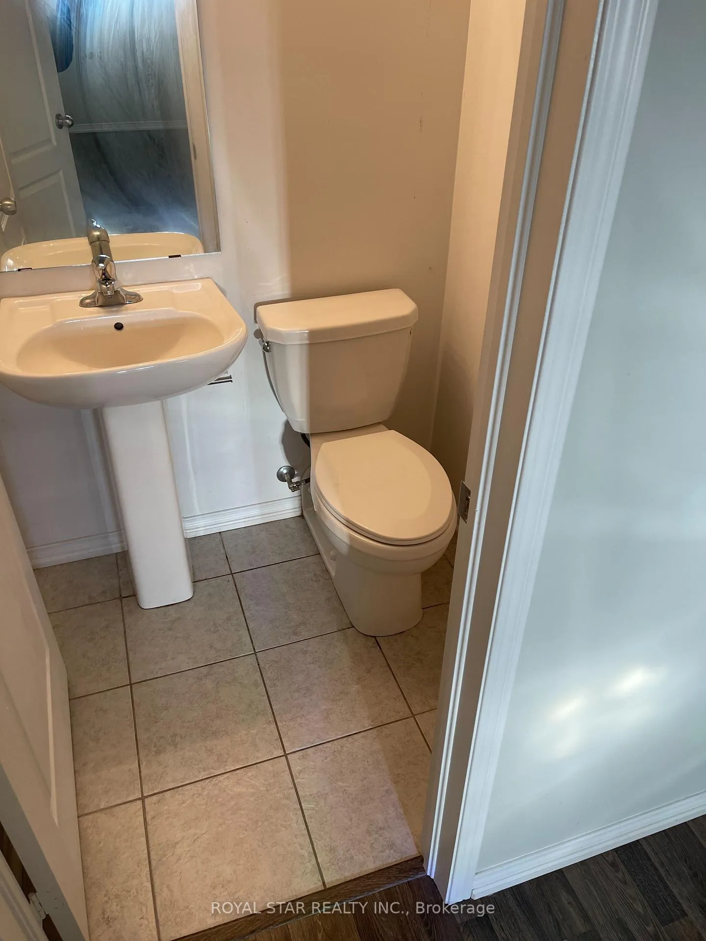 Photo 10 of Unit 1, 2484 Post Road, Oakville, River Oaks — HOMEH