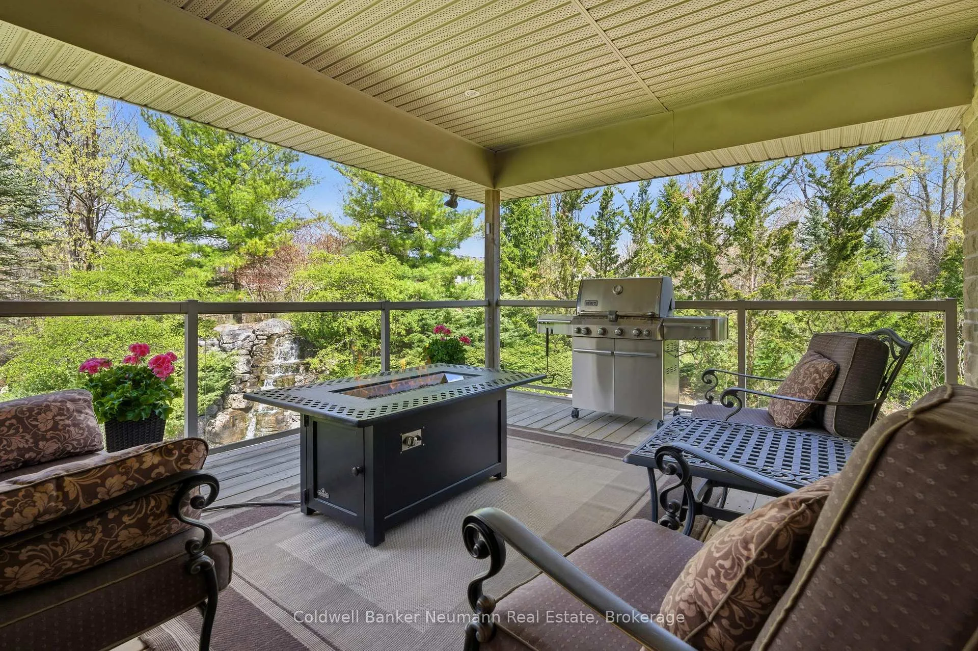 Photo 9 of 33 Cassin Court, Puslinch, Rural Puslinch East — HOMEH