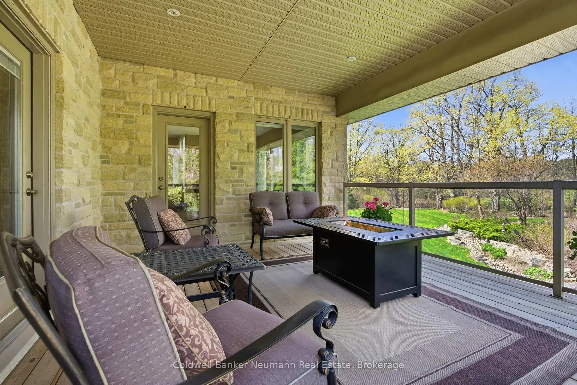 Photo 10 of 33 Cassin Court, Puslinch, Rural Puslinch East — HOMEH