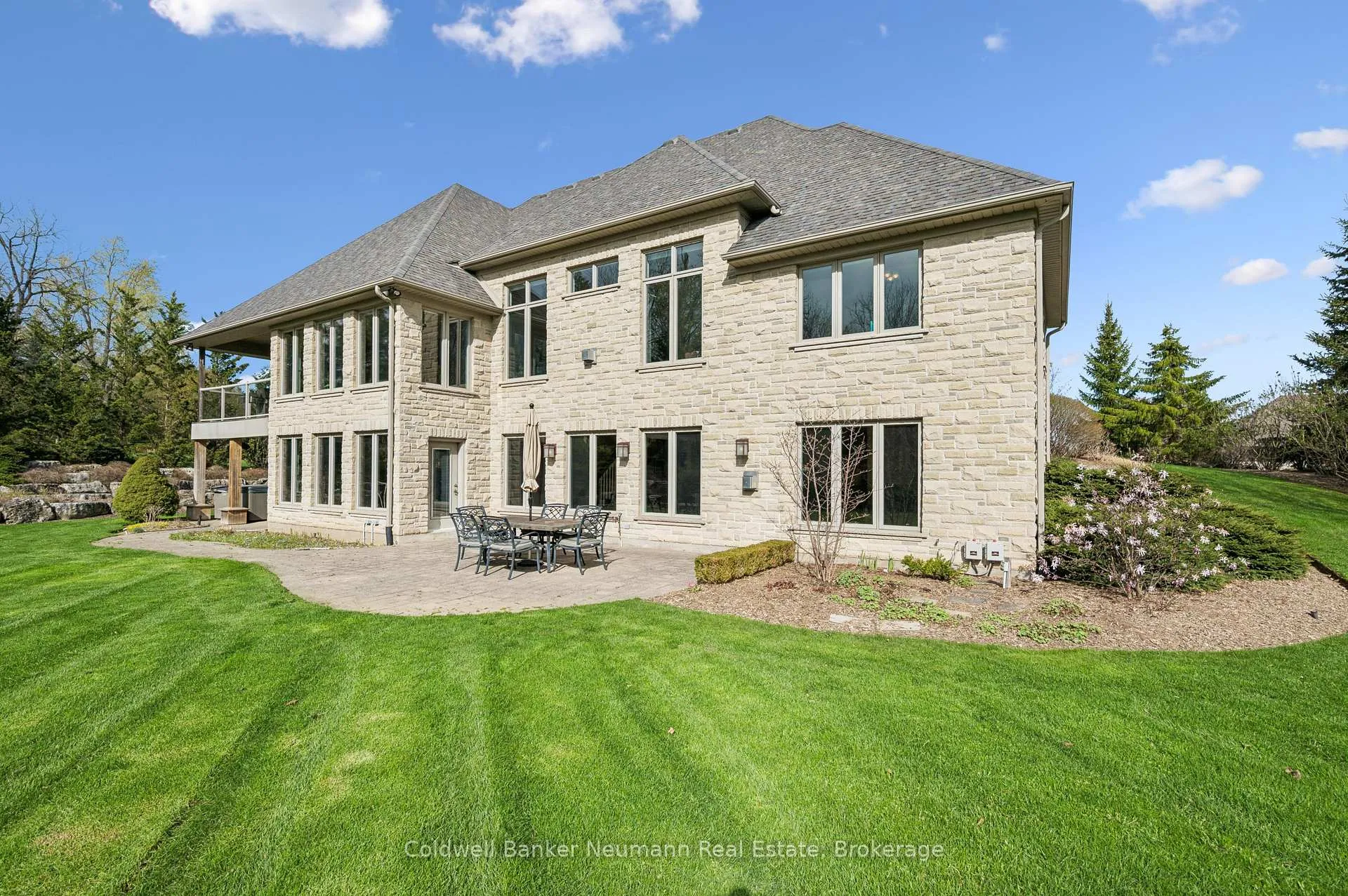 Photo 37 of 33 Cassin Court, Puslinch, Rural Puslinch East — HOMEH