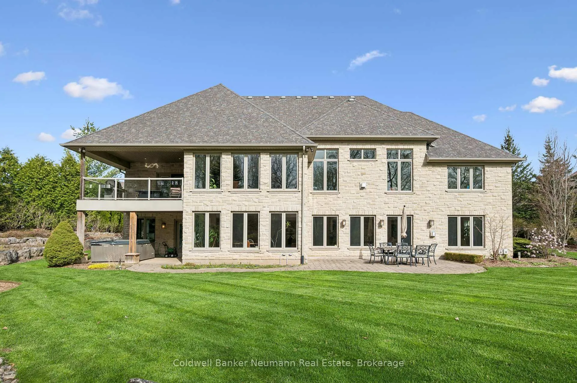 Photo 38 of 33 Cassin Court, Puslinch, Rural Puslinch East — HOMEH