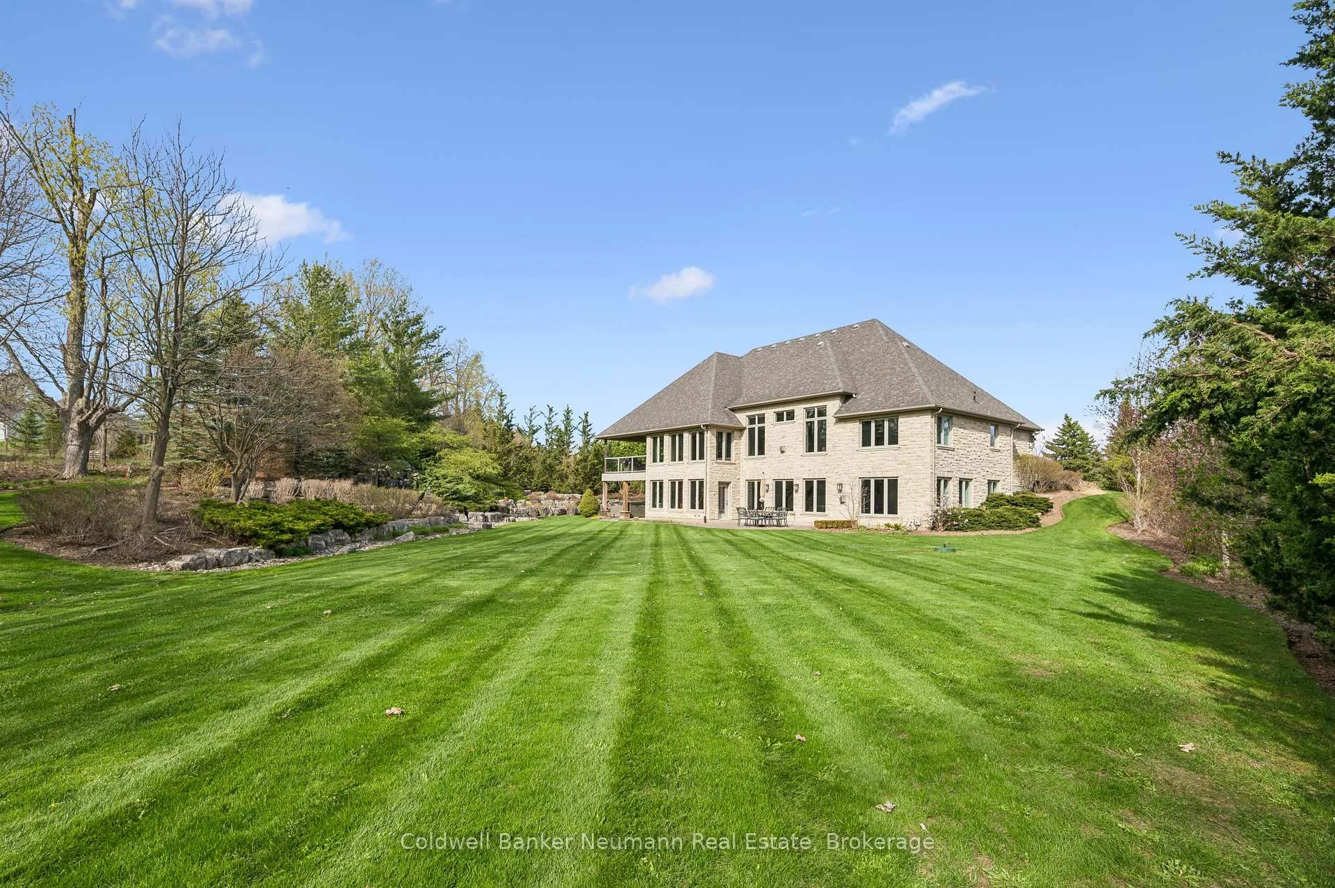 Photo 36 of 33 Cassin Court, Puslinch, Rural Puslinch East — HOMEH