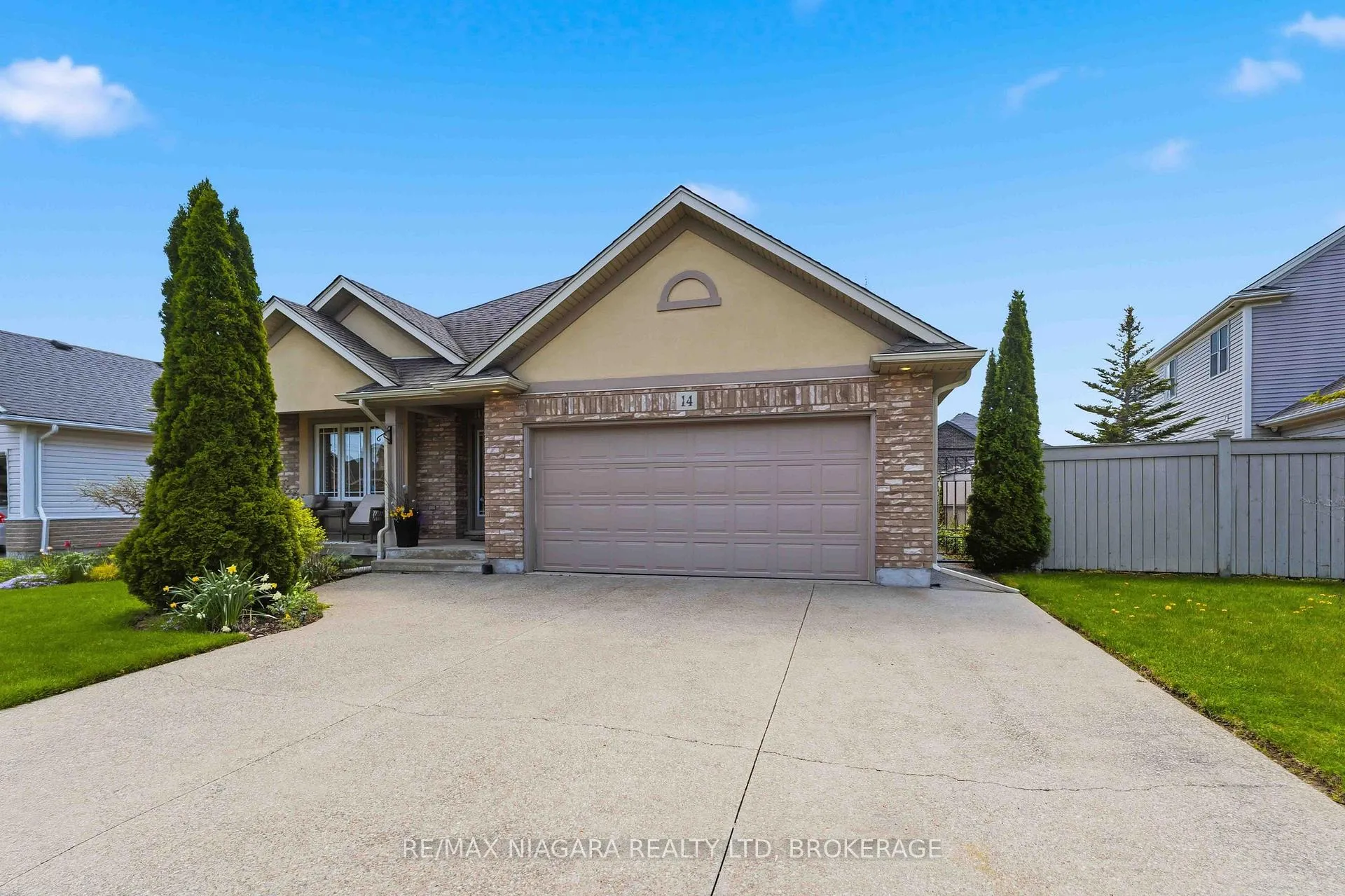Photo 2 of 14 Nicholas Drive, St. Catharines, Rykert/Vansickle — HOMEH
