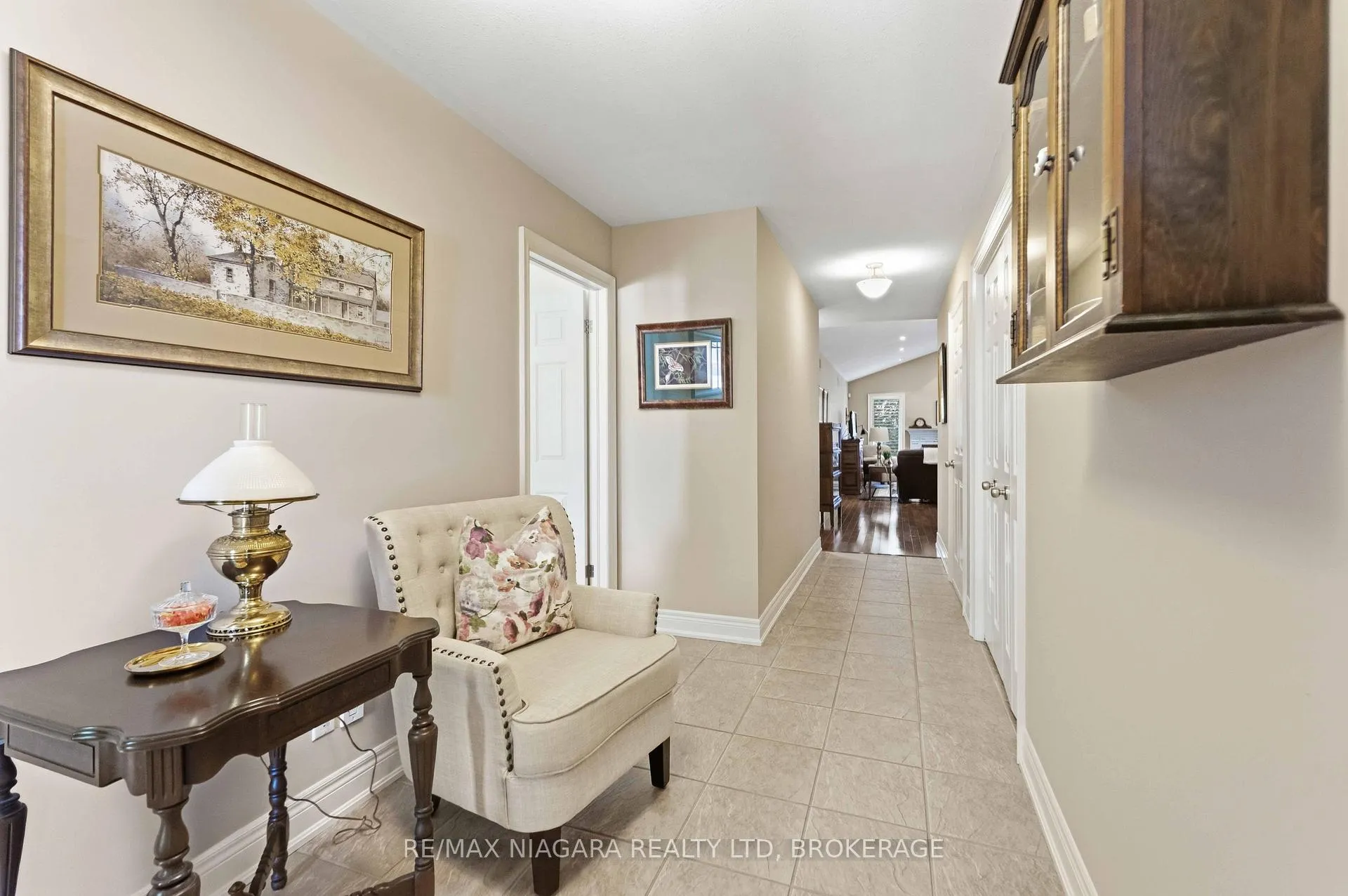Photo 6 of 14 Nicholas Drive, St. Catharines, Rykert/Vansickle — HOMEH