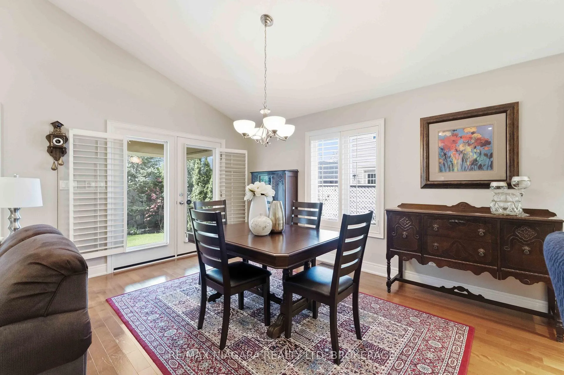 Photo 11 of 14 Nicholas Drive, St. Catharines, Rykert/Vansickle — HOMEH
