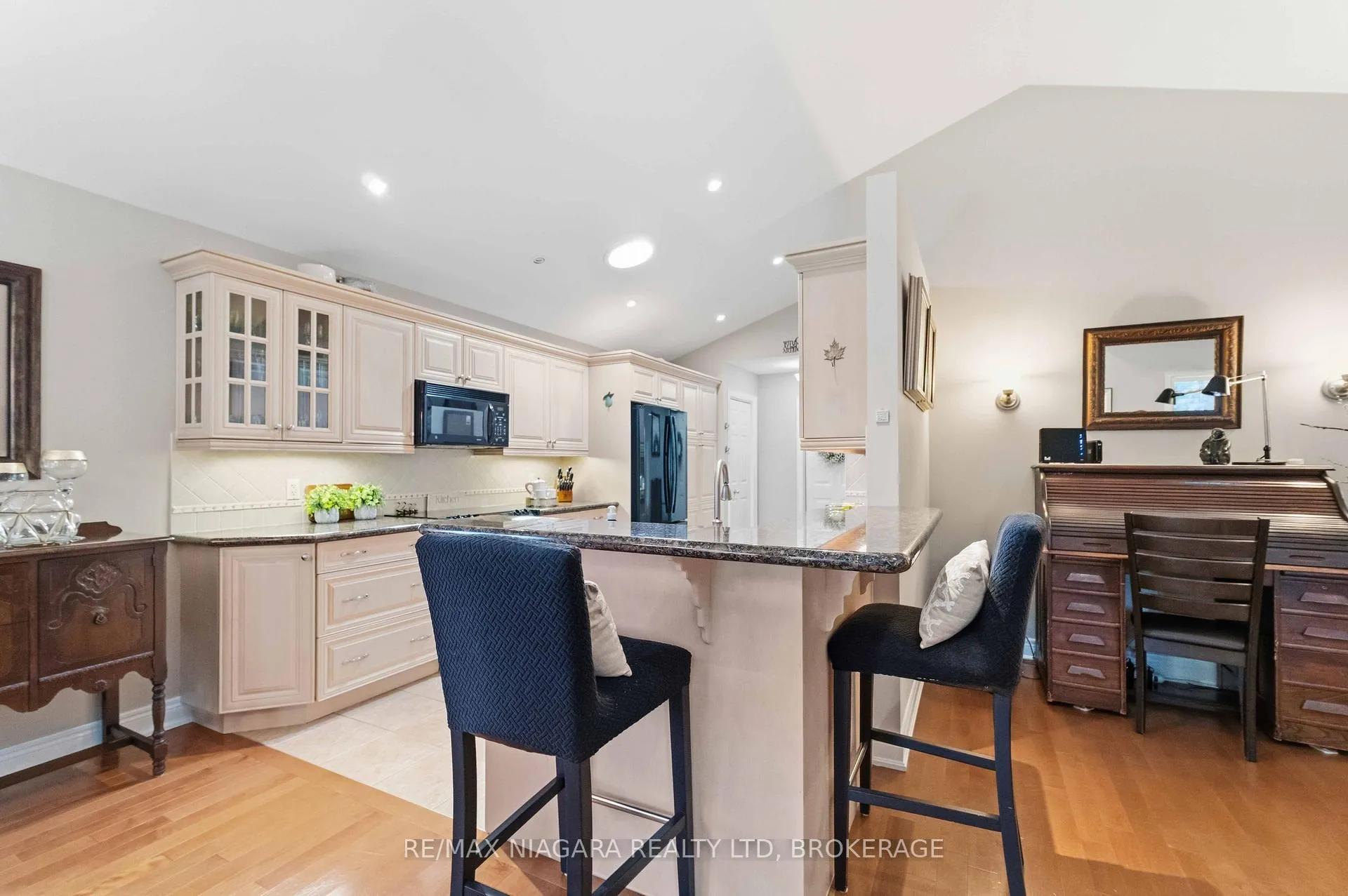 Photo 14 of 14 Nicholas Drive, St. Catharines, Rykert/Vansickle — HOMEH