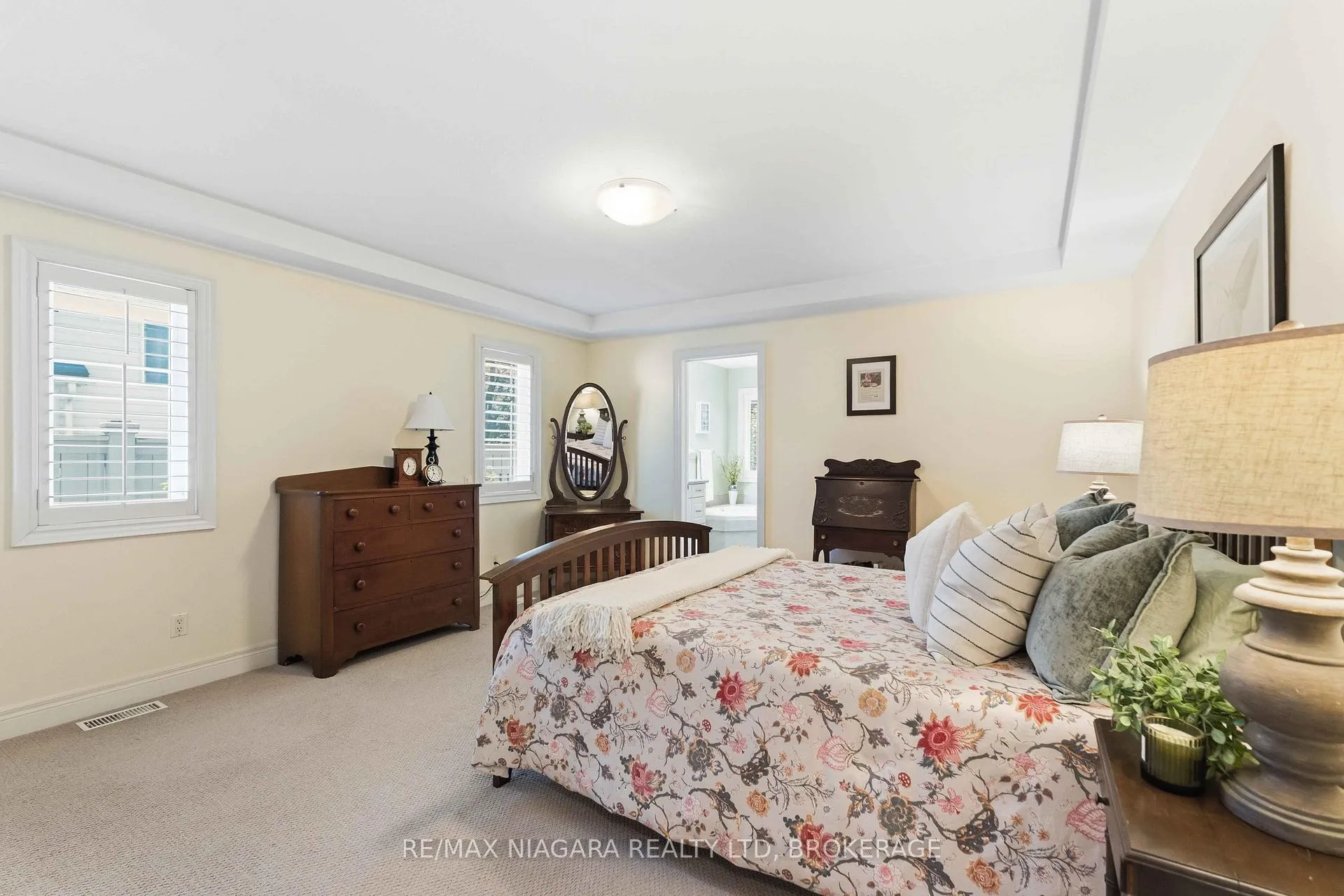 Photo 23 of 14 Nicholas Drive, St. Catharines, Rykert/Vansickle — HOMEH