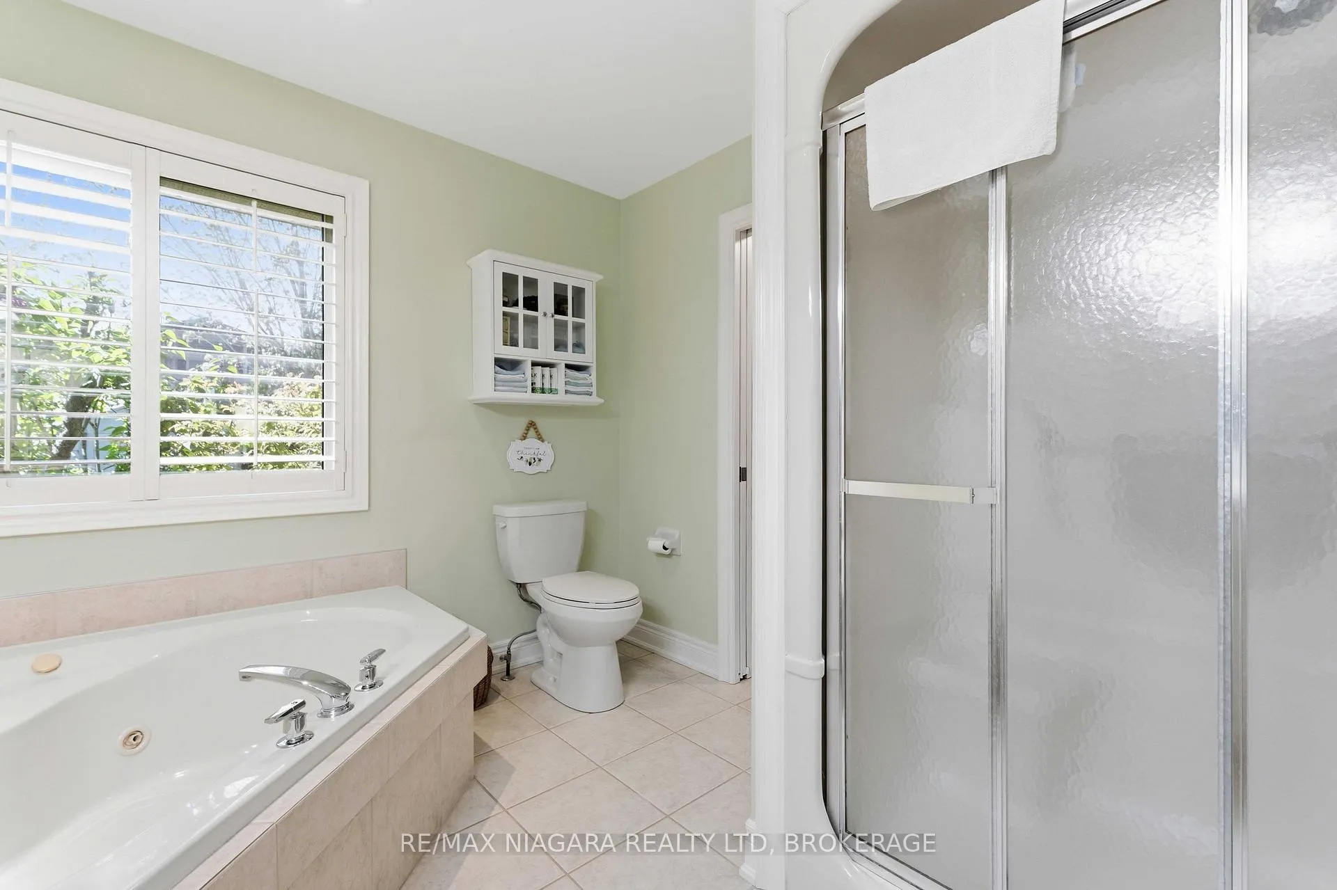 Photo 25 of 14 Nicholas Drive, St. Catharines, Rykert/Vansickle — HOMEH