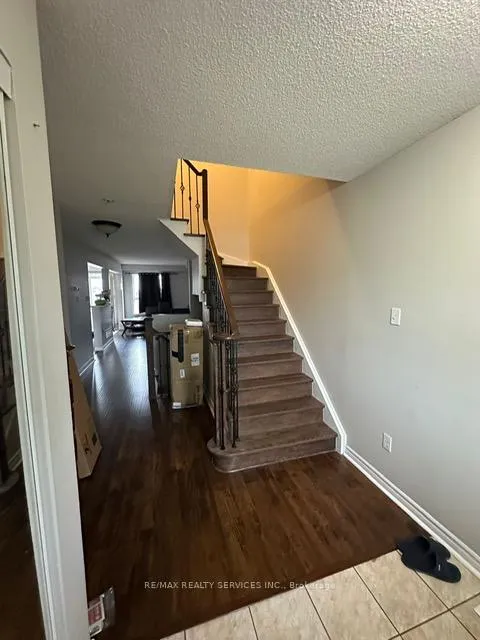Photo 5 of 174 Twin Pines Crescent, Brampton, Northwest Brampton — HOMEH