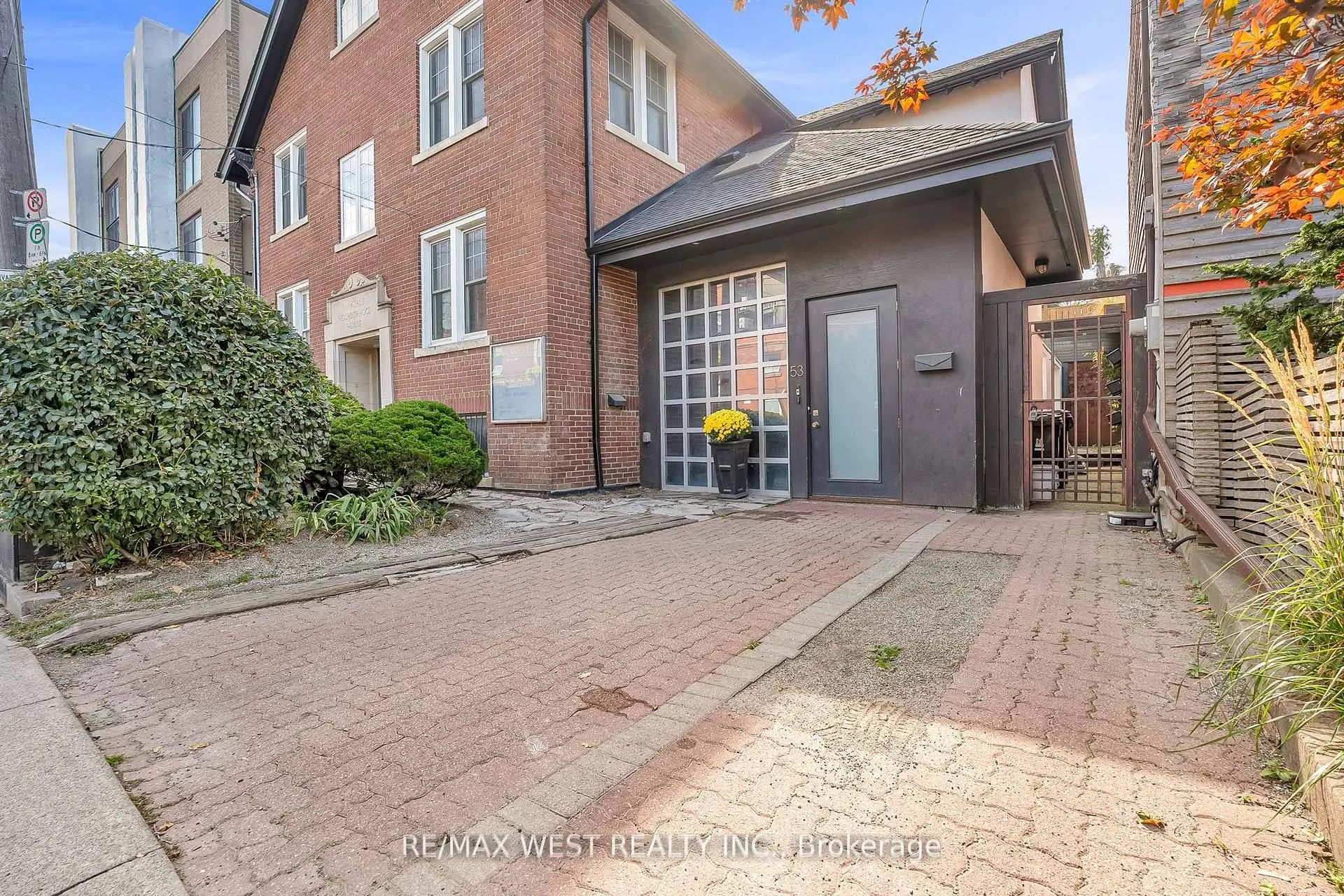Photo 3 of 53 Argyle Street, Toronto, Trinity-Bellwoods — HOMEH