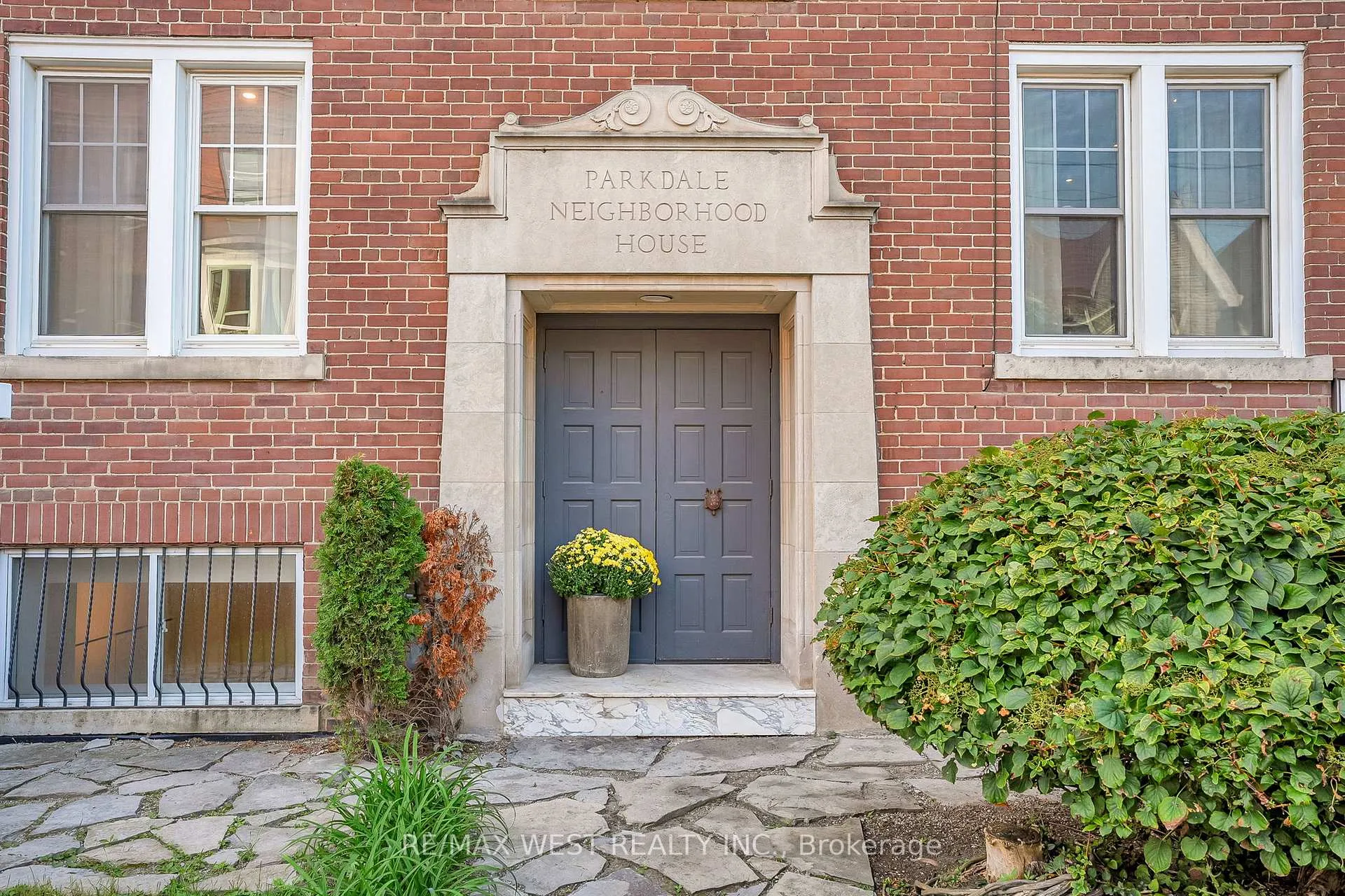 Photo 4 of 53 Argyle Street, Toronto, Trinity-Bellwoods — HOMEH