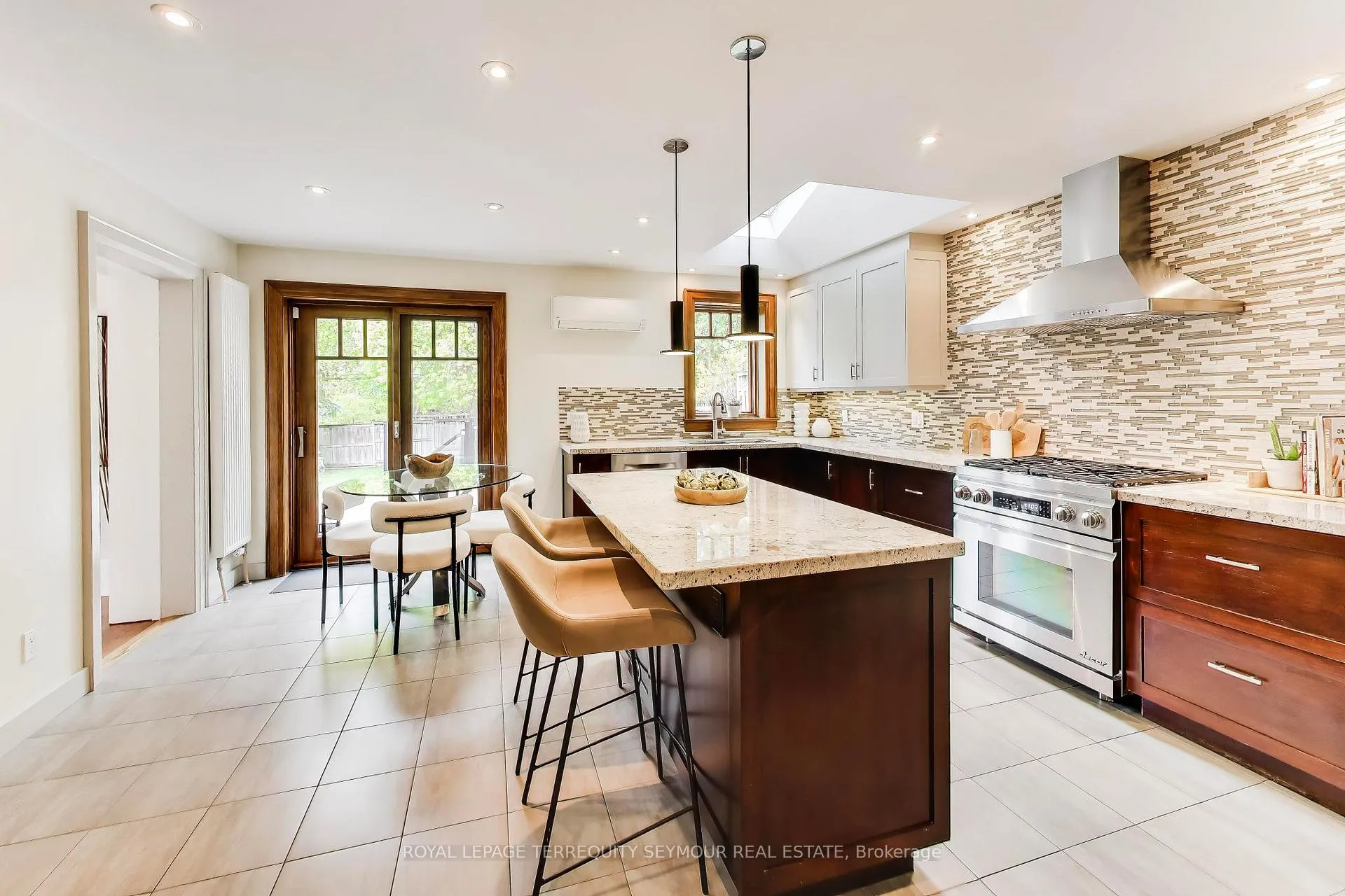 Photo 10 of 14 Wilfrid Avenue, Toronto, Mount Pleasant West — HOMEH