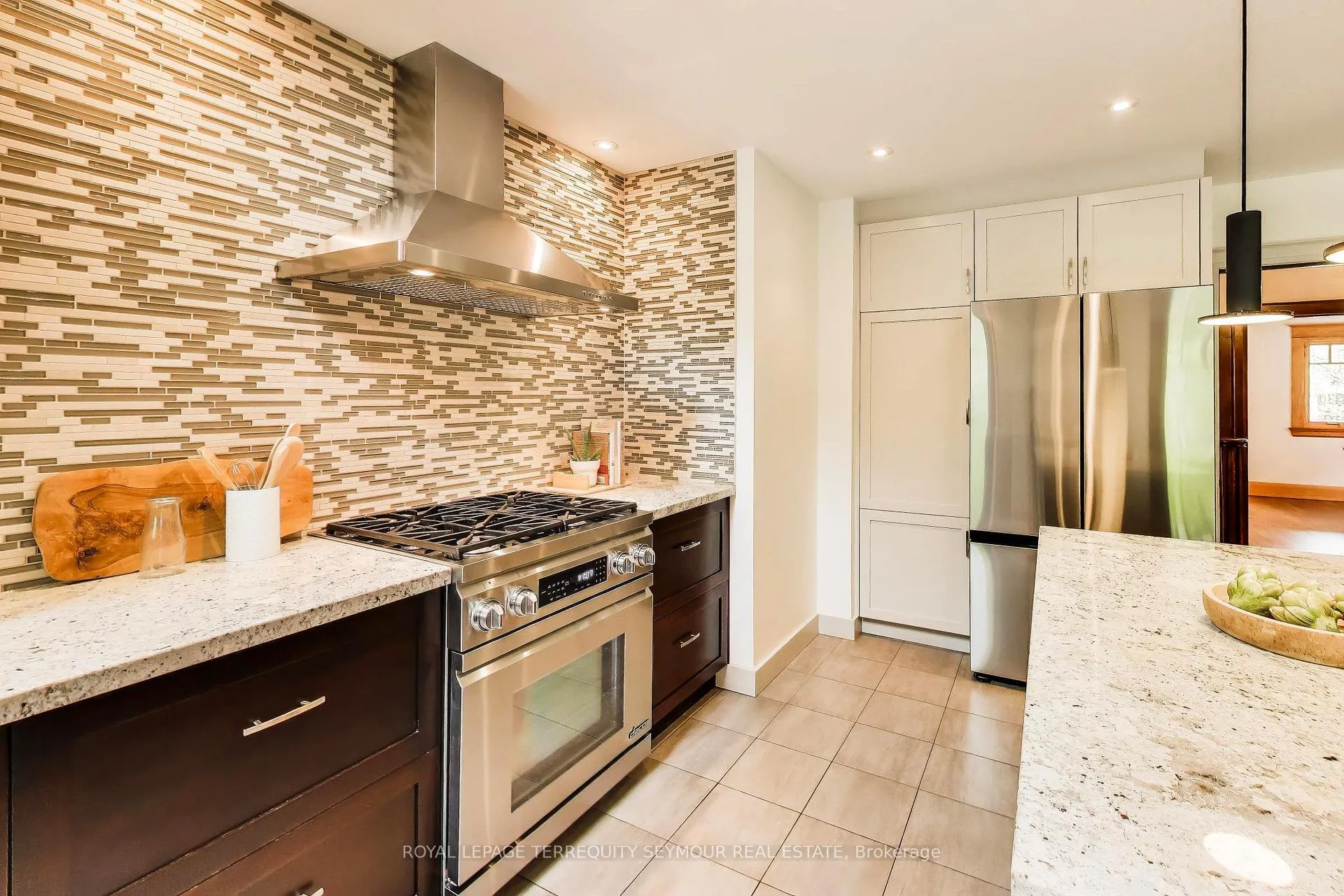 Photo 11 of 14 Wilfrid Avenue, Toronto, Mount Pleasant West — HOMEH