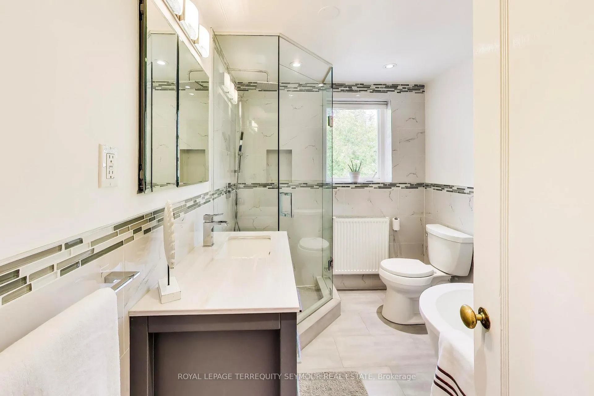 Photo 24 of 14 Wilfrid Avenue, Toronto, Mount Pleasant West — HOMEH