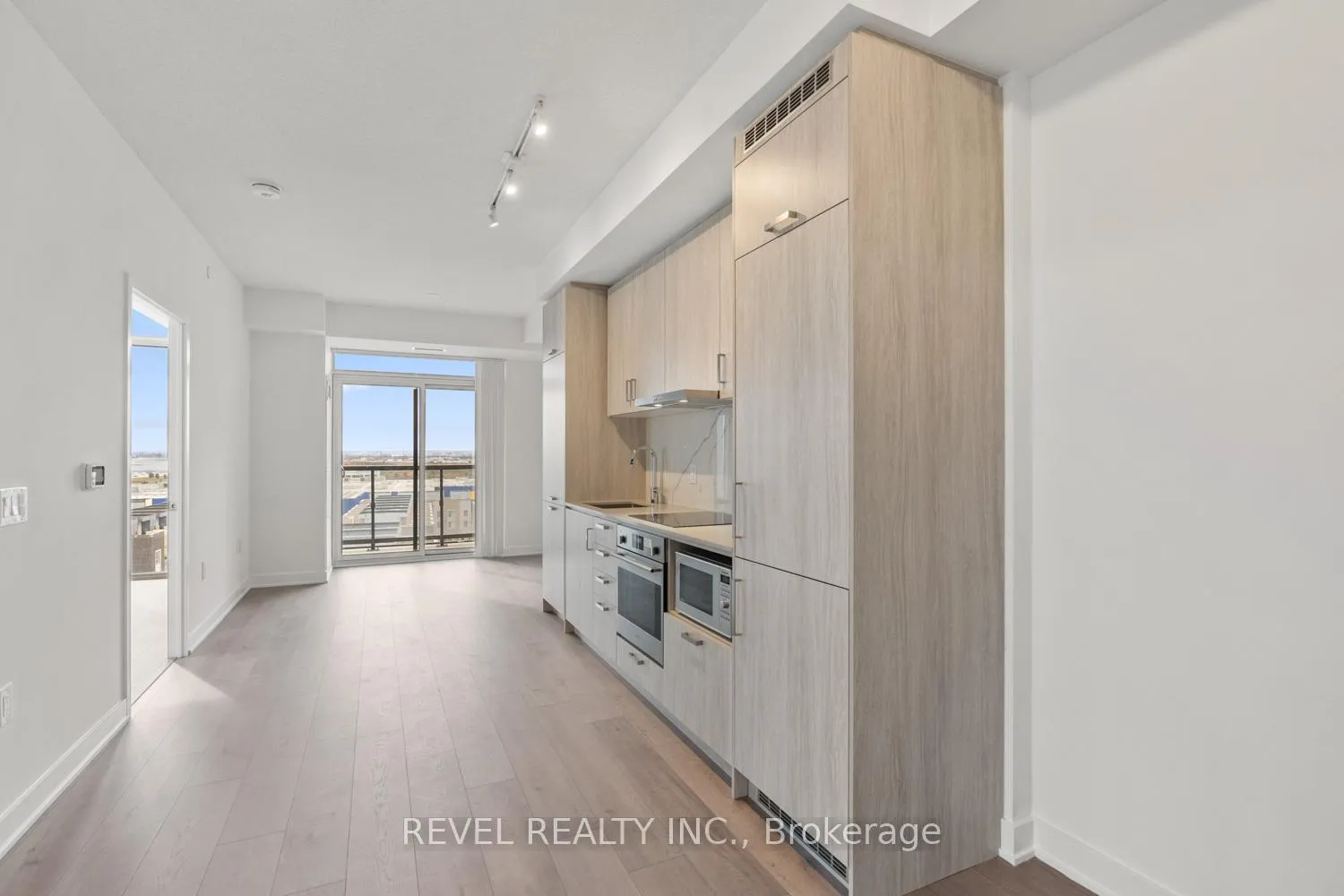Photo 2 of Unit 720, 60 Honeycrisp Crescent, Vaughan, Vaughan Corporate Centre — HOMEH