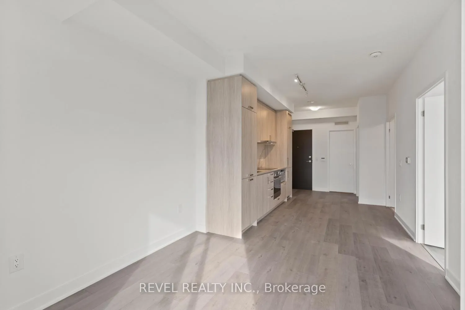 Photo 5 of Unit 720, 60 Honeycrisp Crescent, Vaughan, Vaughan Corporate Centre — HOMEH
