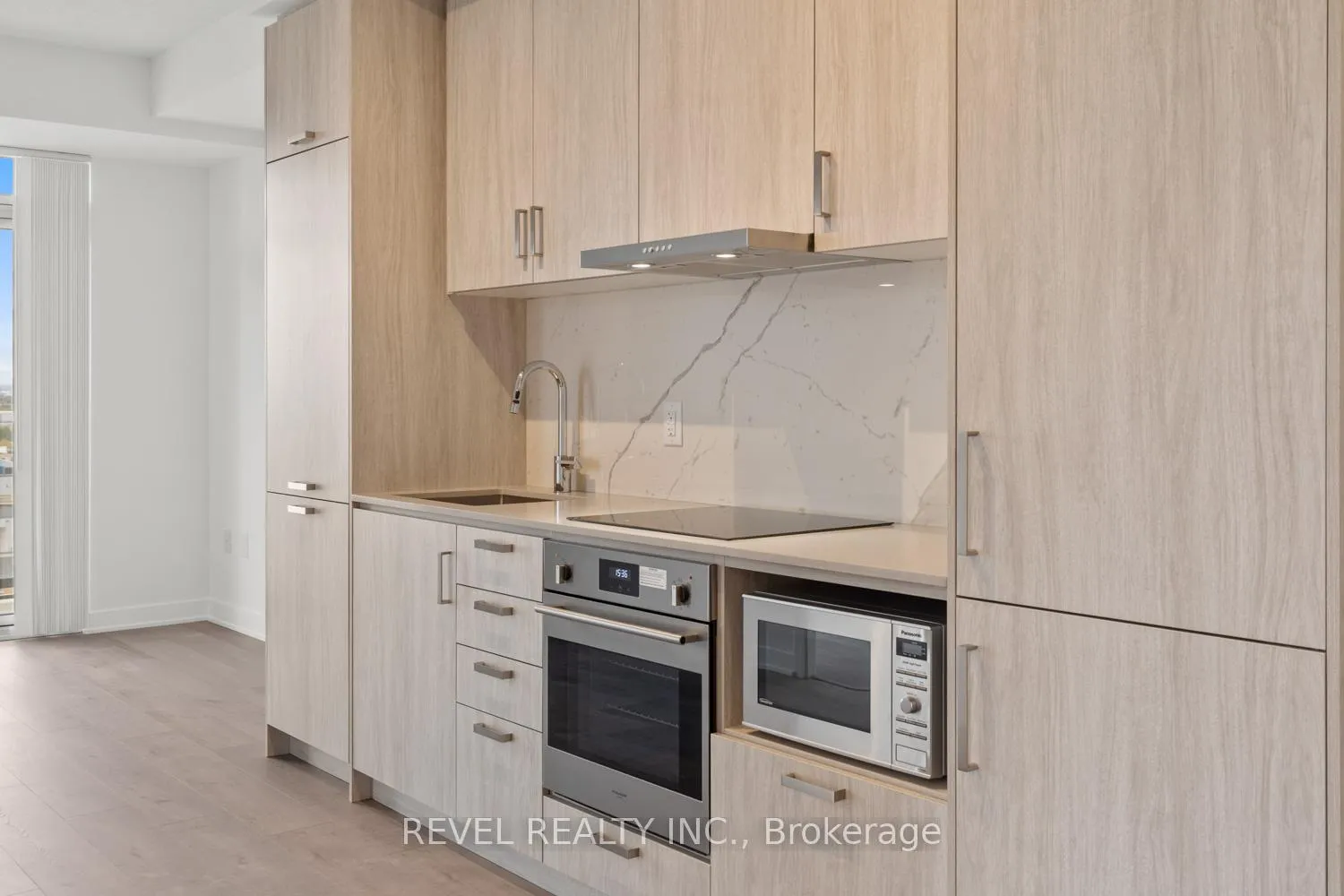 Photo 9 of Unit 720, 60 Honeycrisp Crescent, Vaughan, Vaughan Corporate Centre — HOMEH