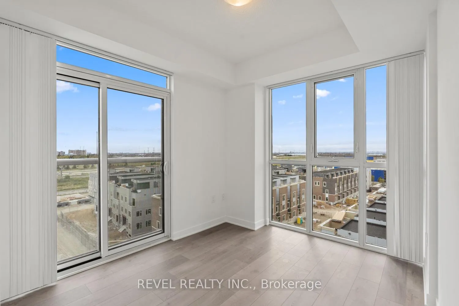 Photo 10 of Unit 720, 60 Honeycrisp Crescent, Vaughan, Vaughan Corporate Centre — HOMEH