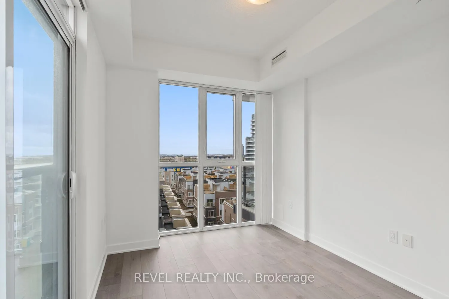 Photo 11 of Unit 720, 60 Honeycrisp Crescent, Vaughan, Vaughan Corporate Centre — HOMEH
