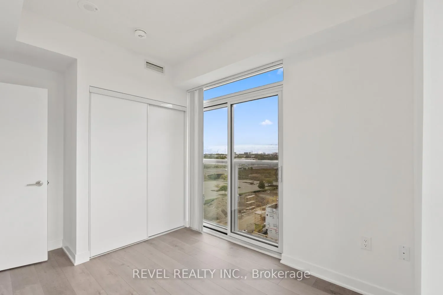 Photo 13 of Unit 720, 60 Honeycrisp Crescent, Vaughan, Vaughan Corporate Centre — HOMEH