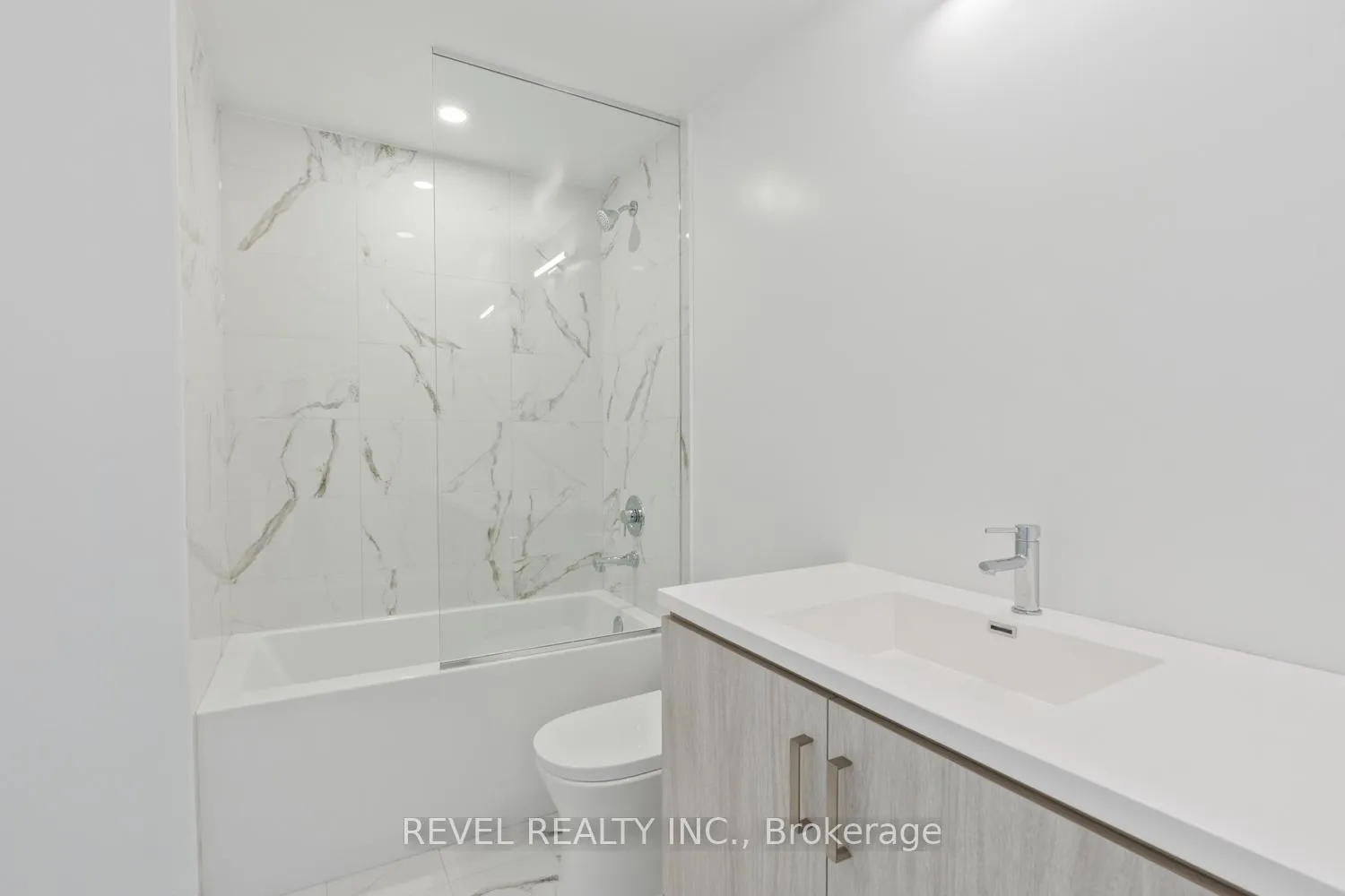 Photo 14 of Unit 720, 60 Honeycrisp Crescent, Vaughan, Vaughan Corporate Centre — HOMEH
