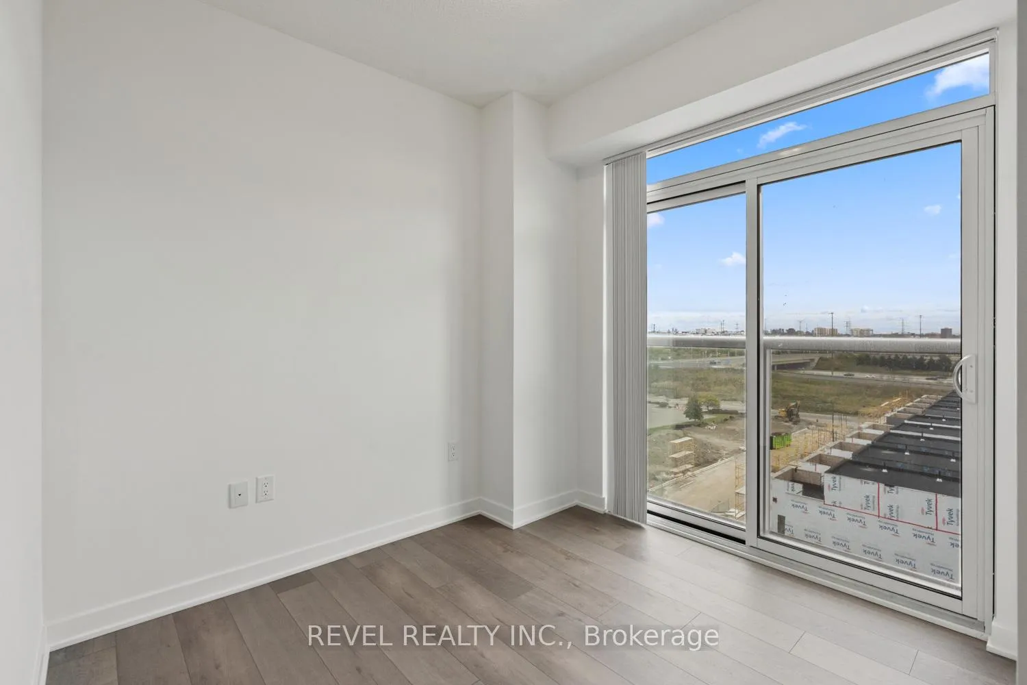 Photo 16 of Unit 720, 60 Honeycrisp Crescent, Vaughan, Vaughan Corporate Centre — HOMEH