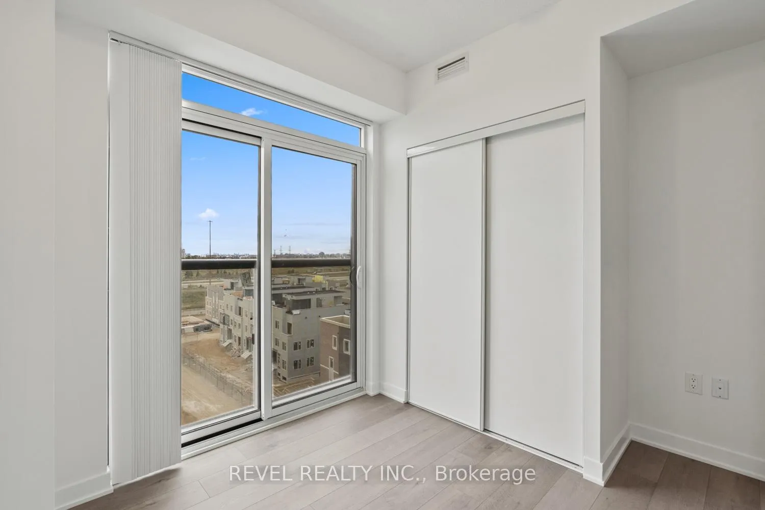 Photo 17 of Unit 720, 60 Honeycrisp Crescent, Vaughan, Vaughan Corporate Centre — HOMEH