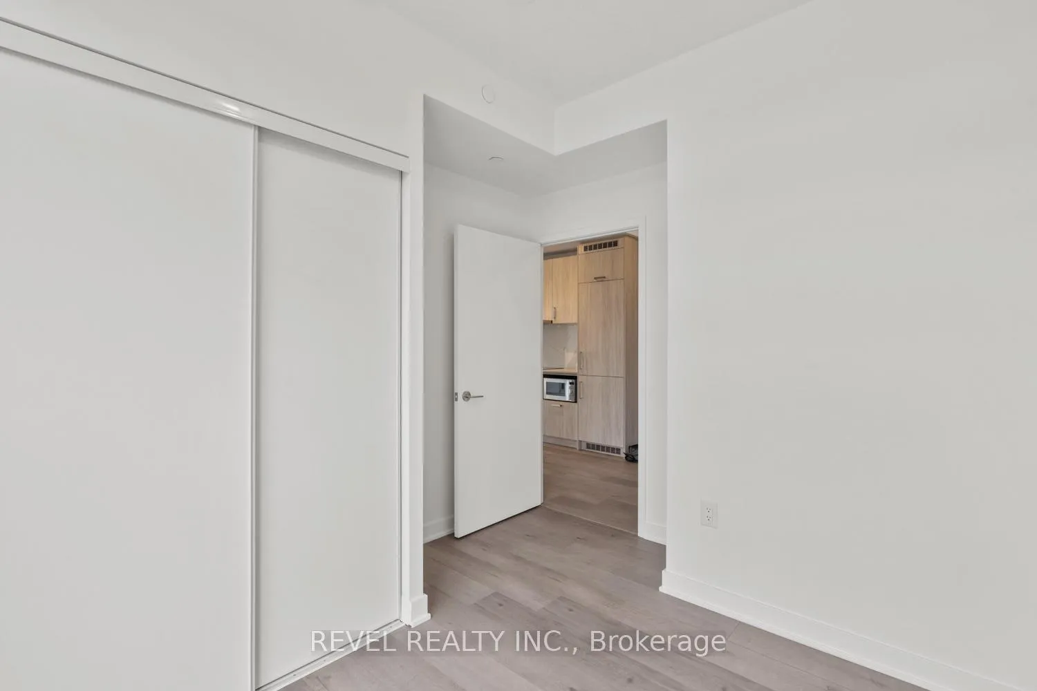 Photo 18 of Unit 720, 60 Honeycrisp Crescent, Vaughan, Vaughan Corporate Centre — HOMEH